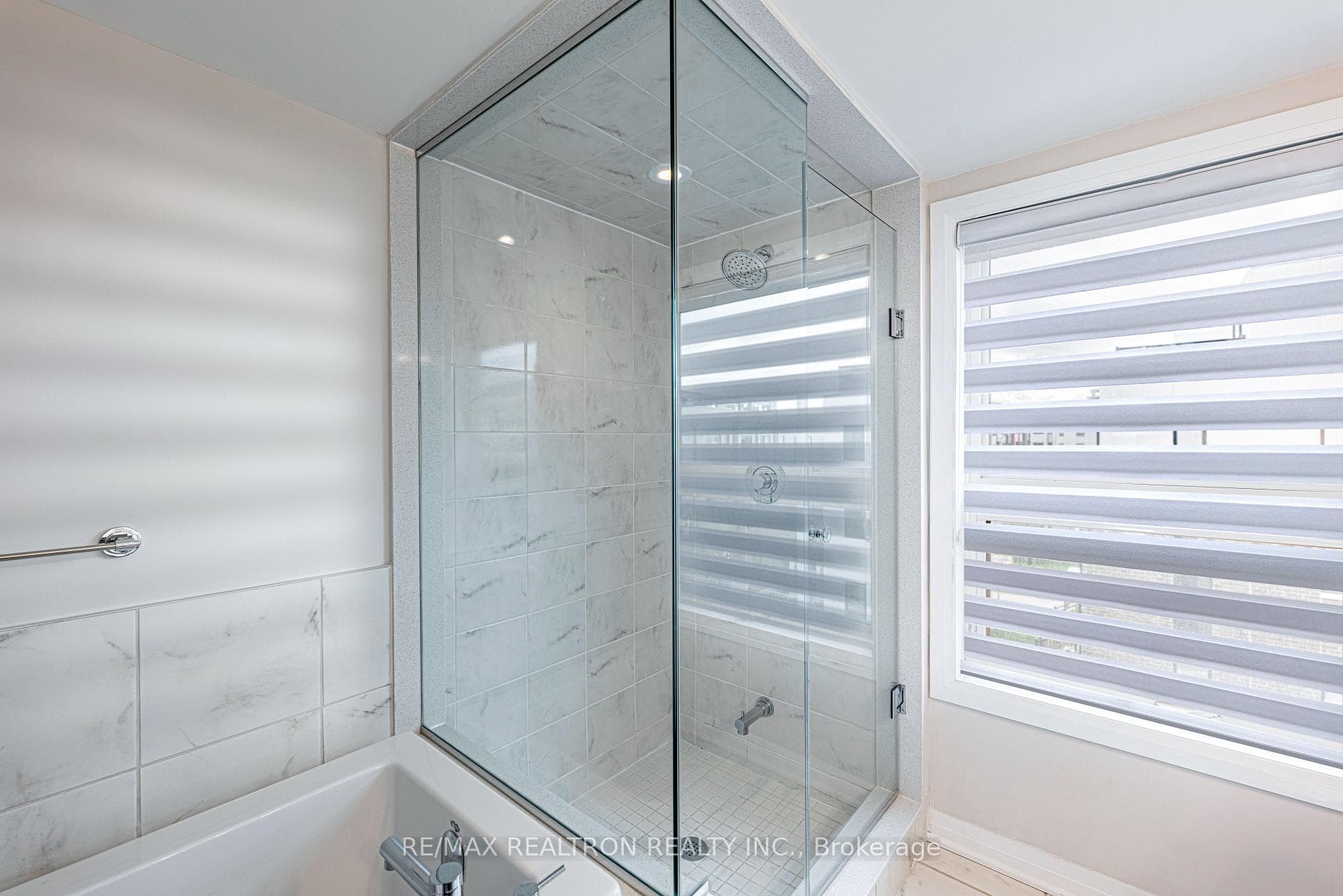 213 Downsview Park Boulevard photo 11