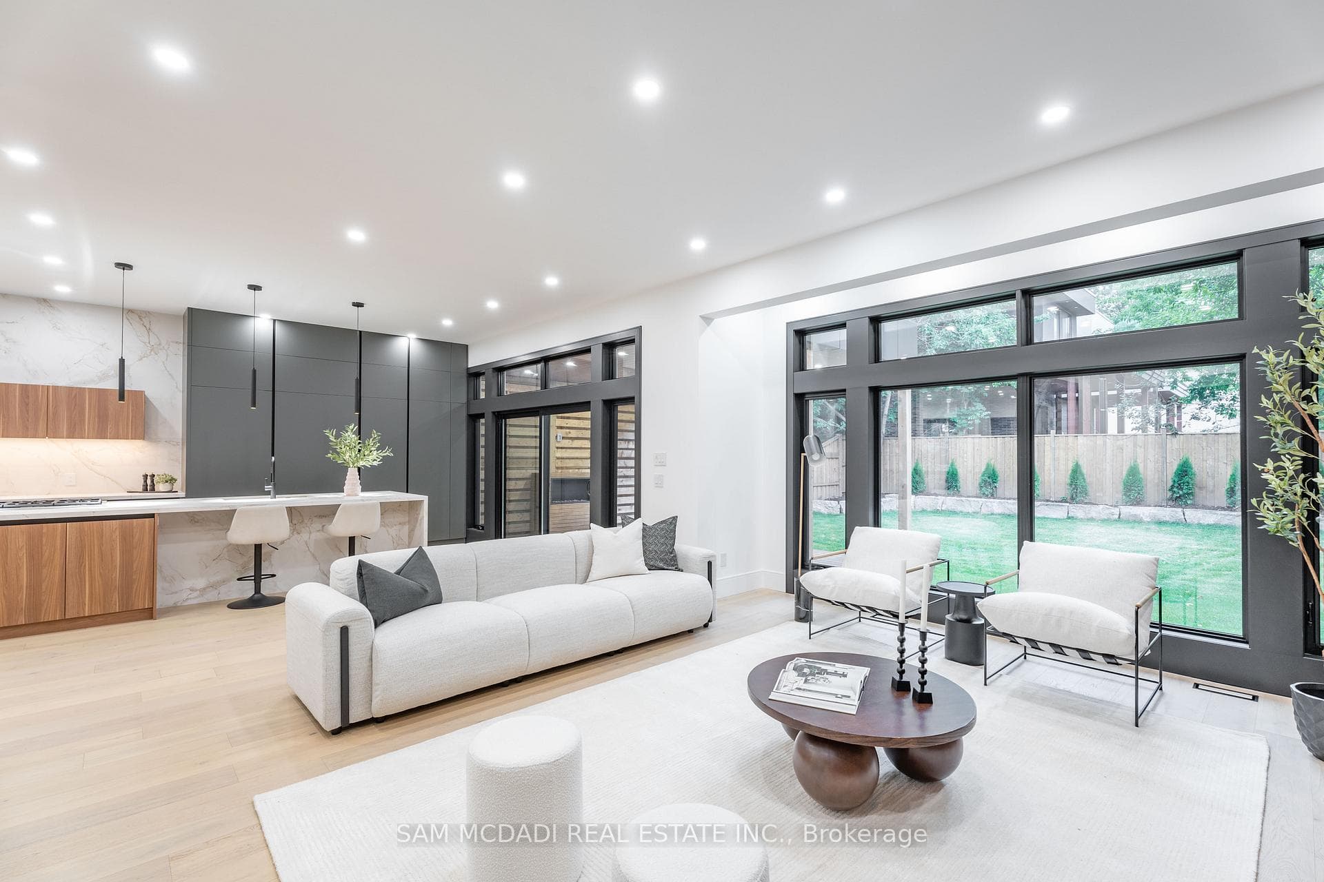 32 Swan Avenue photo 11