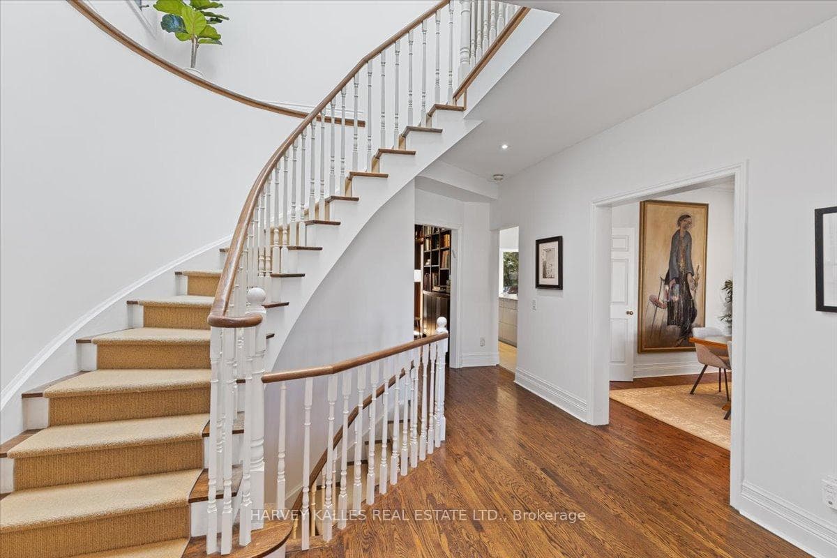 617 Castlefield Avenue photo 5