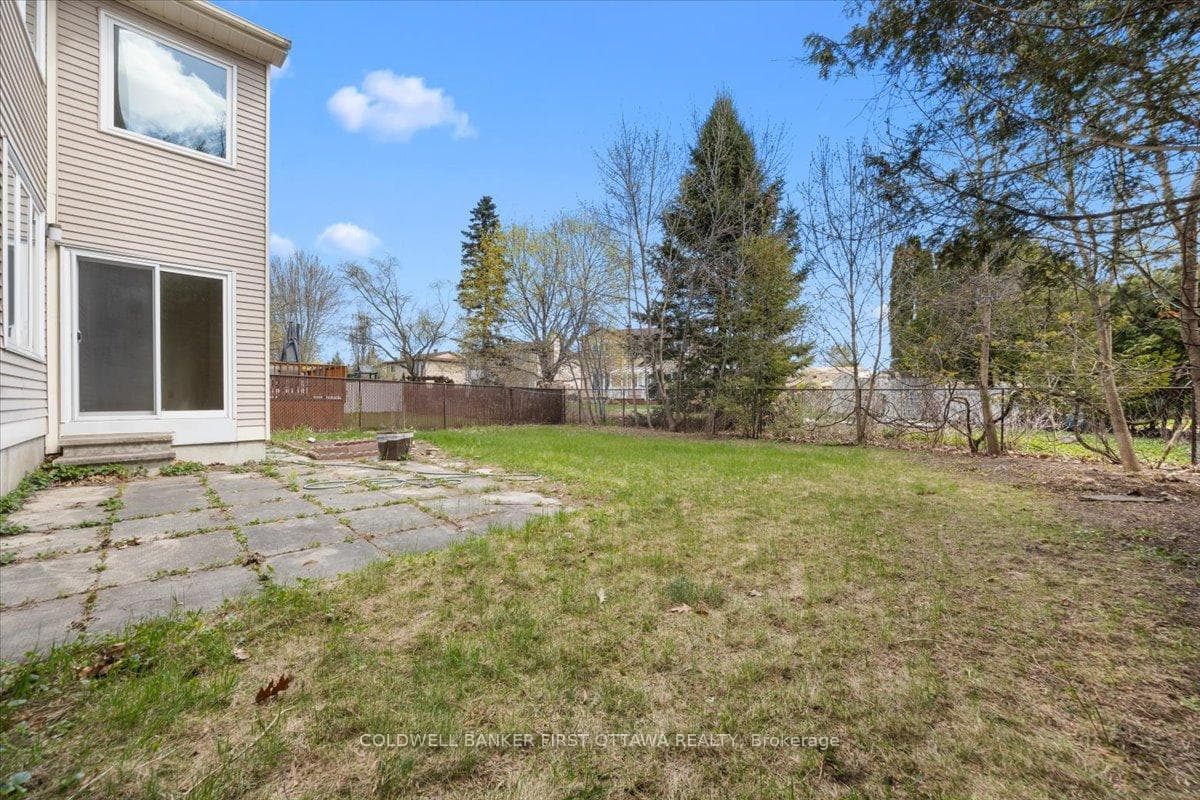 1841 Thistleleaf Crescent photo 37