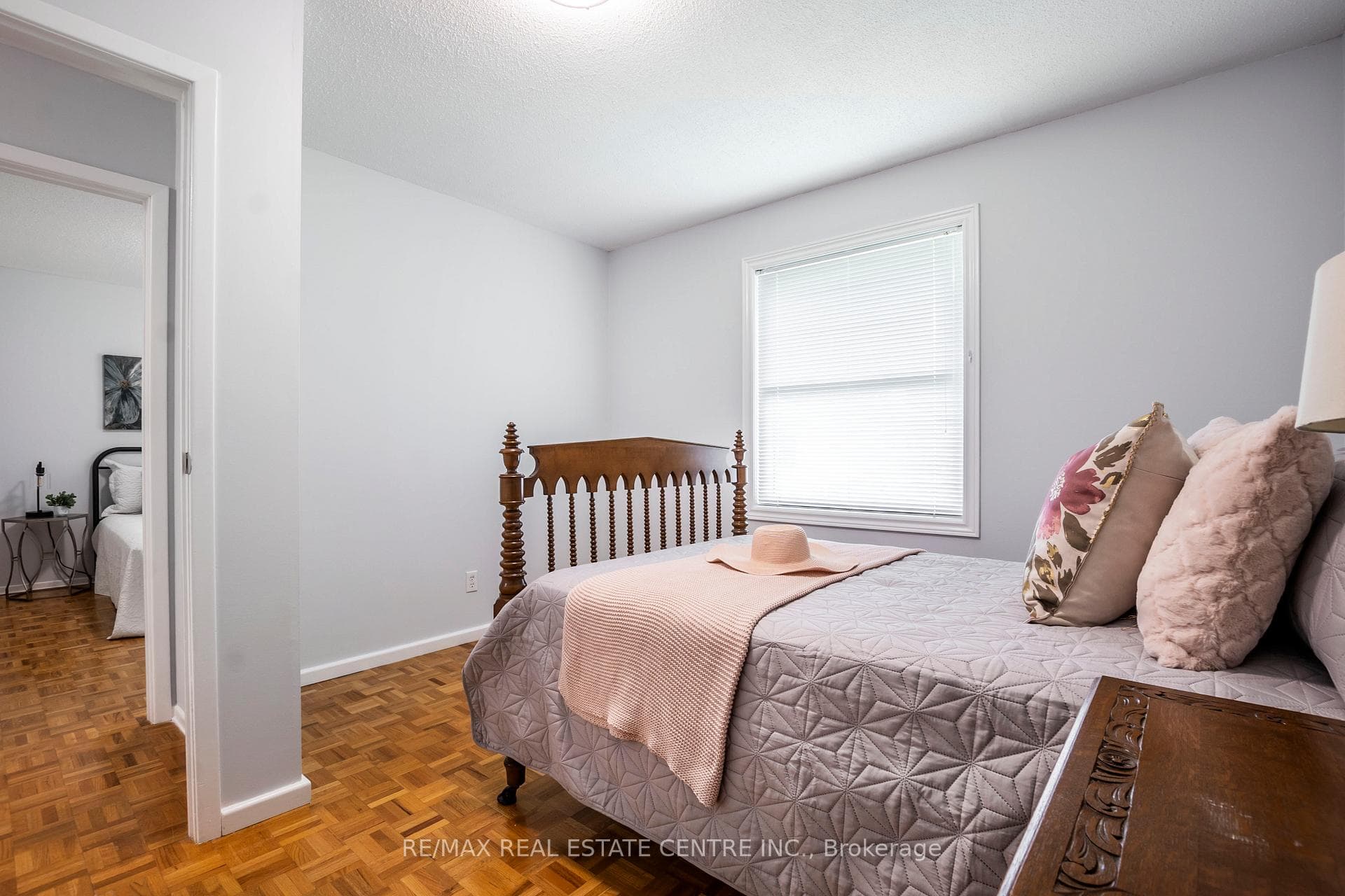 739 Regent Street photo 21