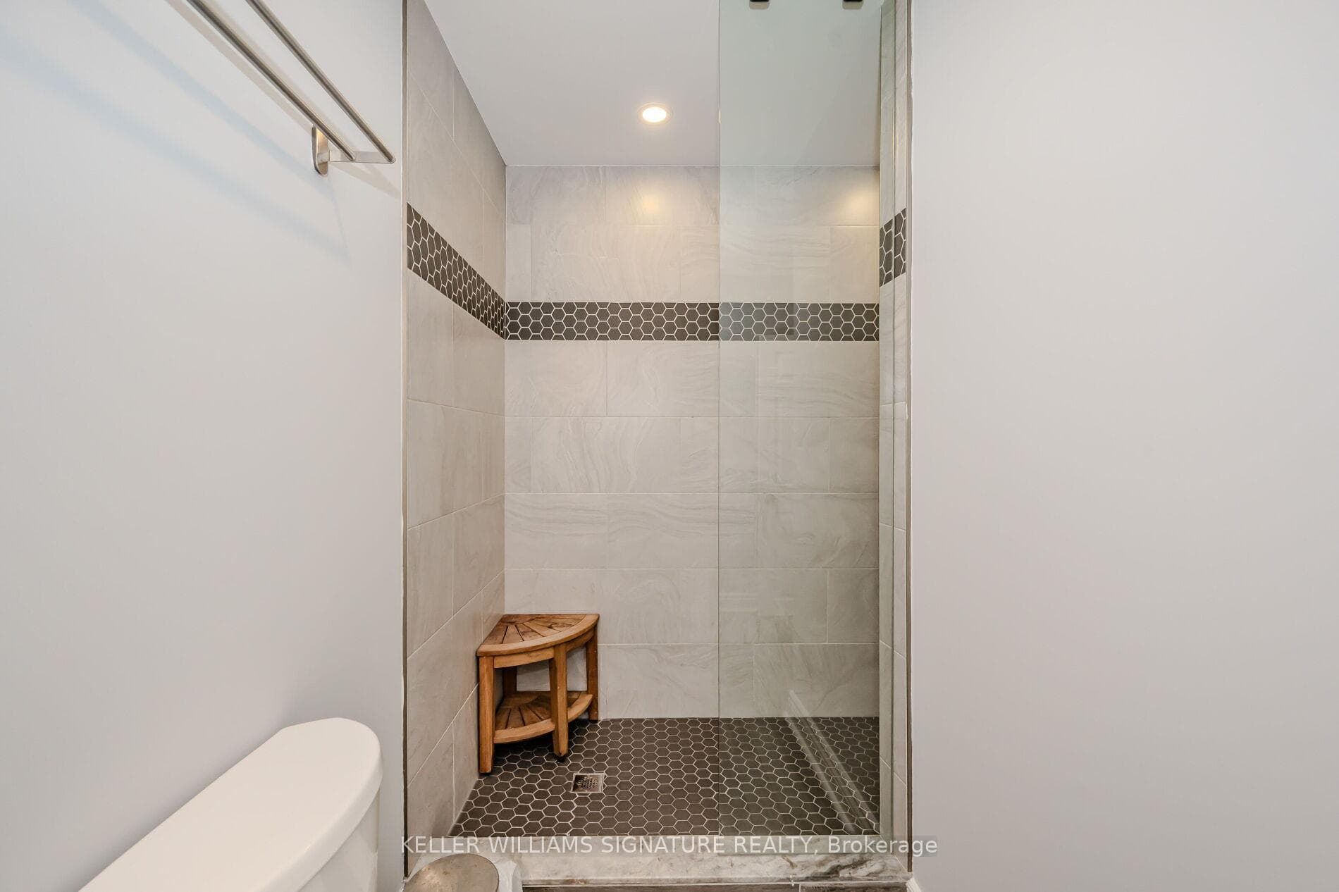 278 Normanhurst Avenue photo 18