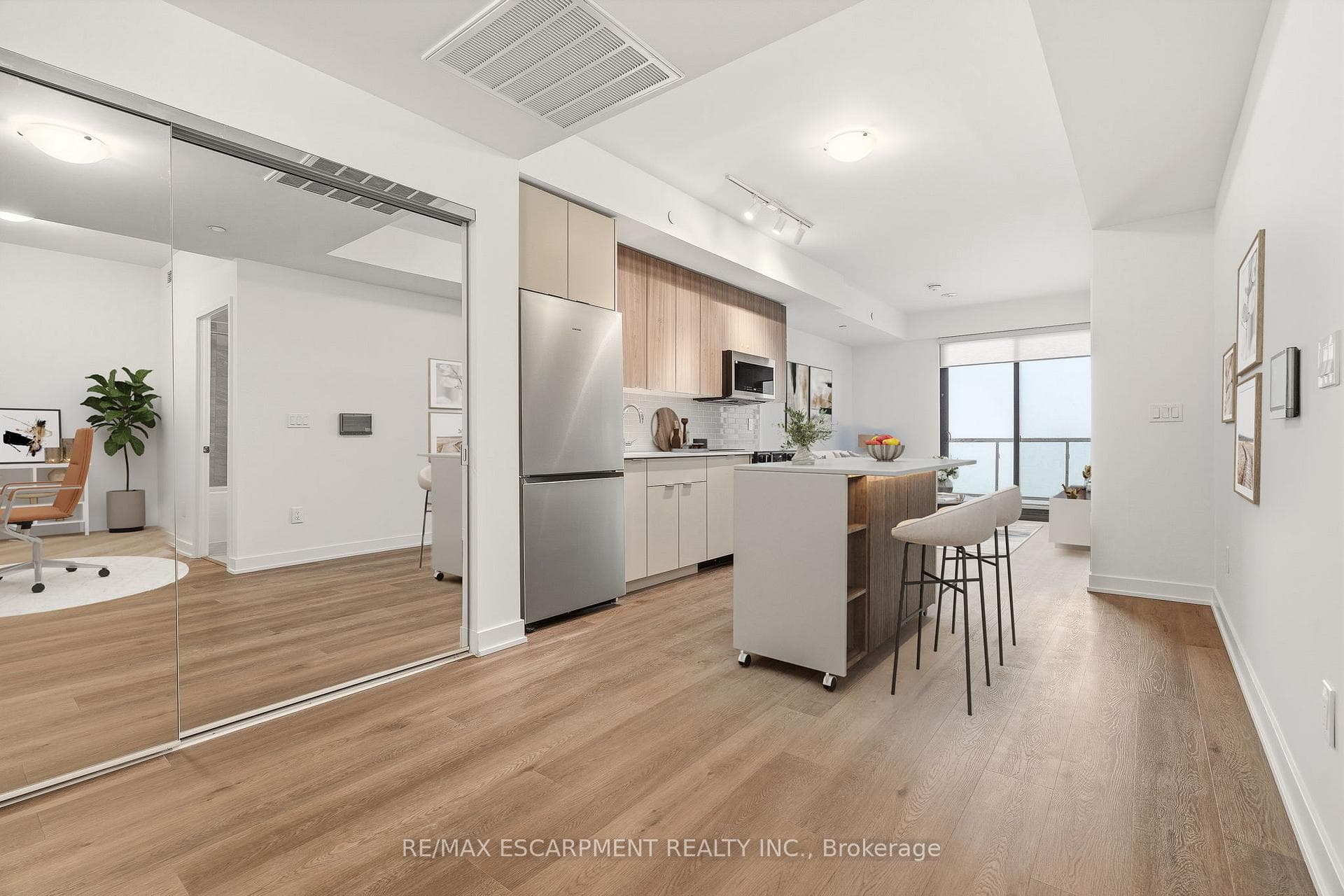 2075 Lakeshore Road Unit 1106 photo 3