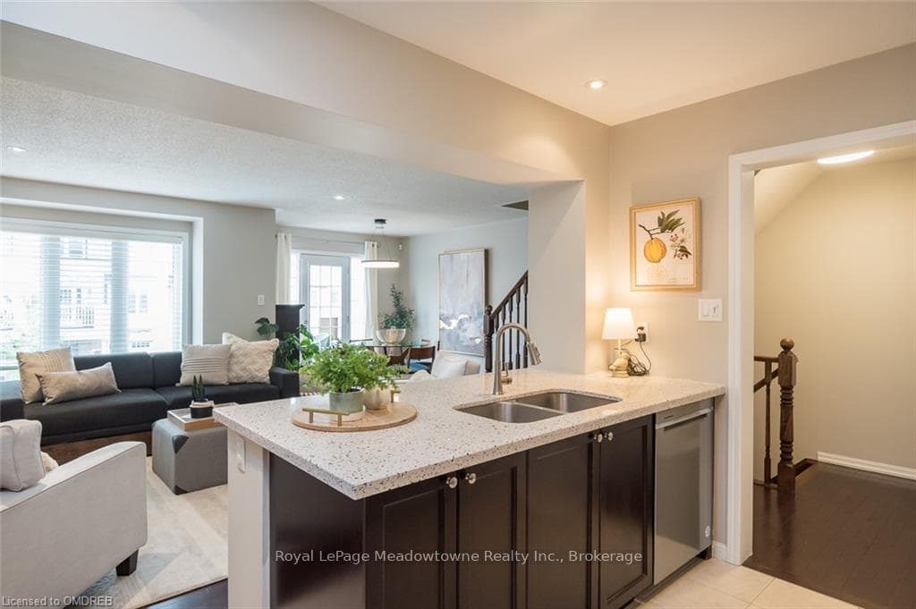 607 ATTENBOROUGH Terrace photo 9