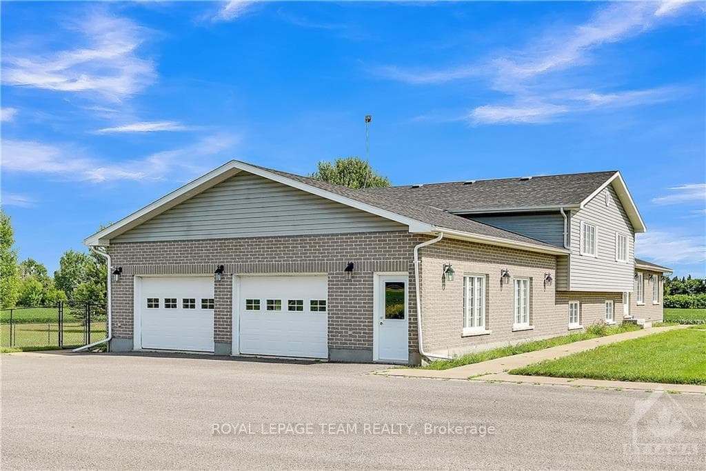 6537 FIRST LINE Road photo 2