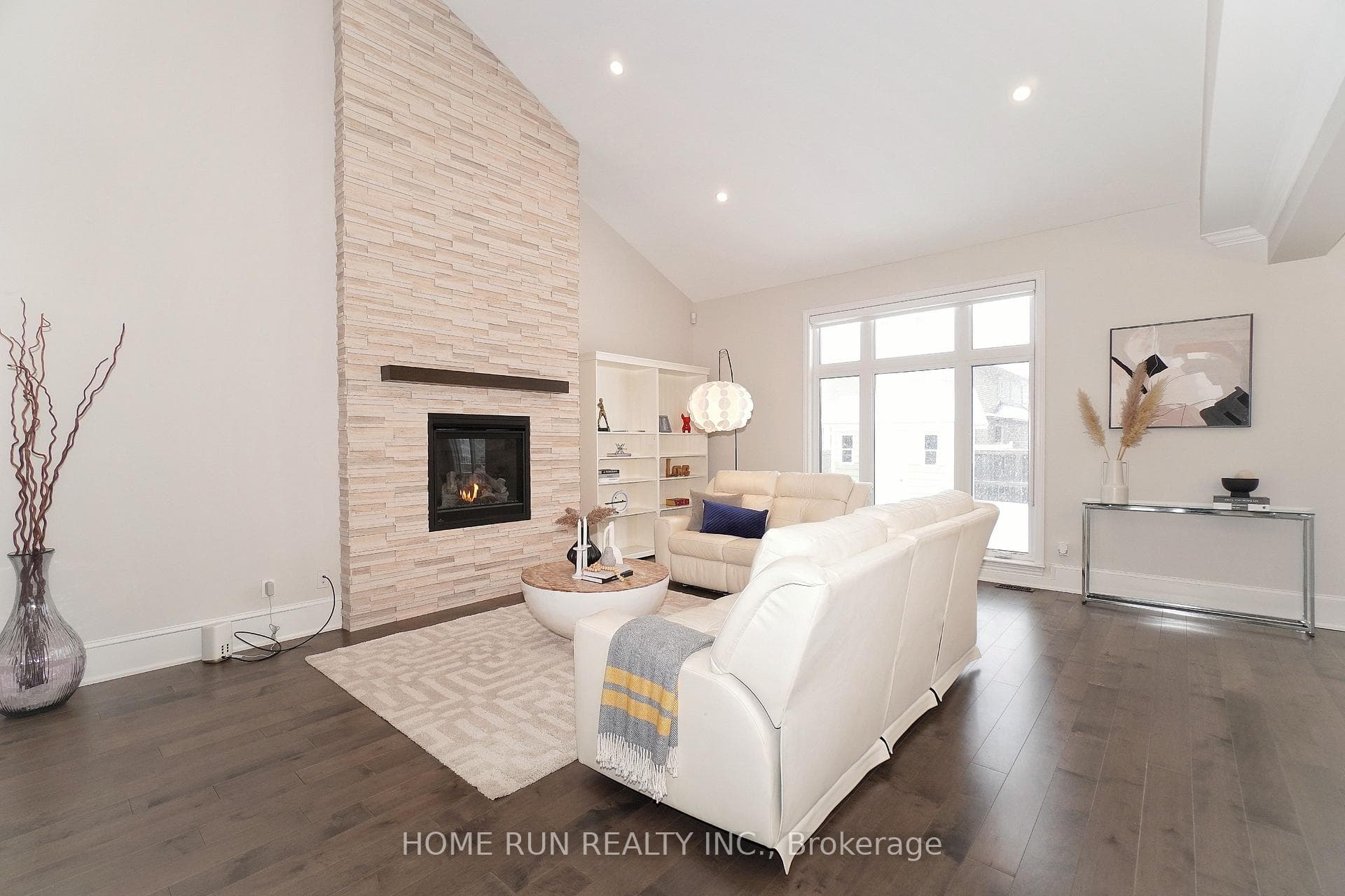 751 BUNCHBERRY Way photo 3