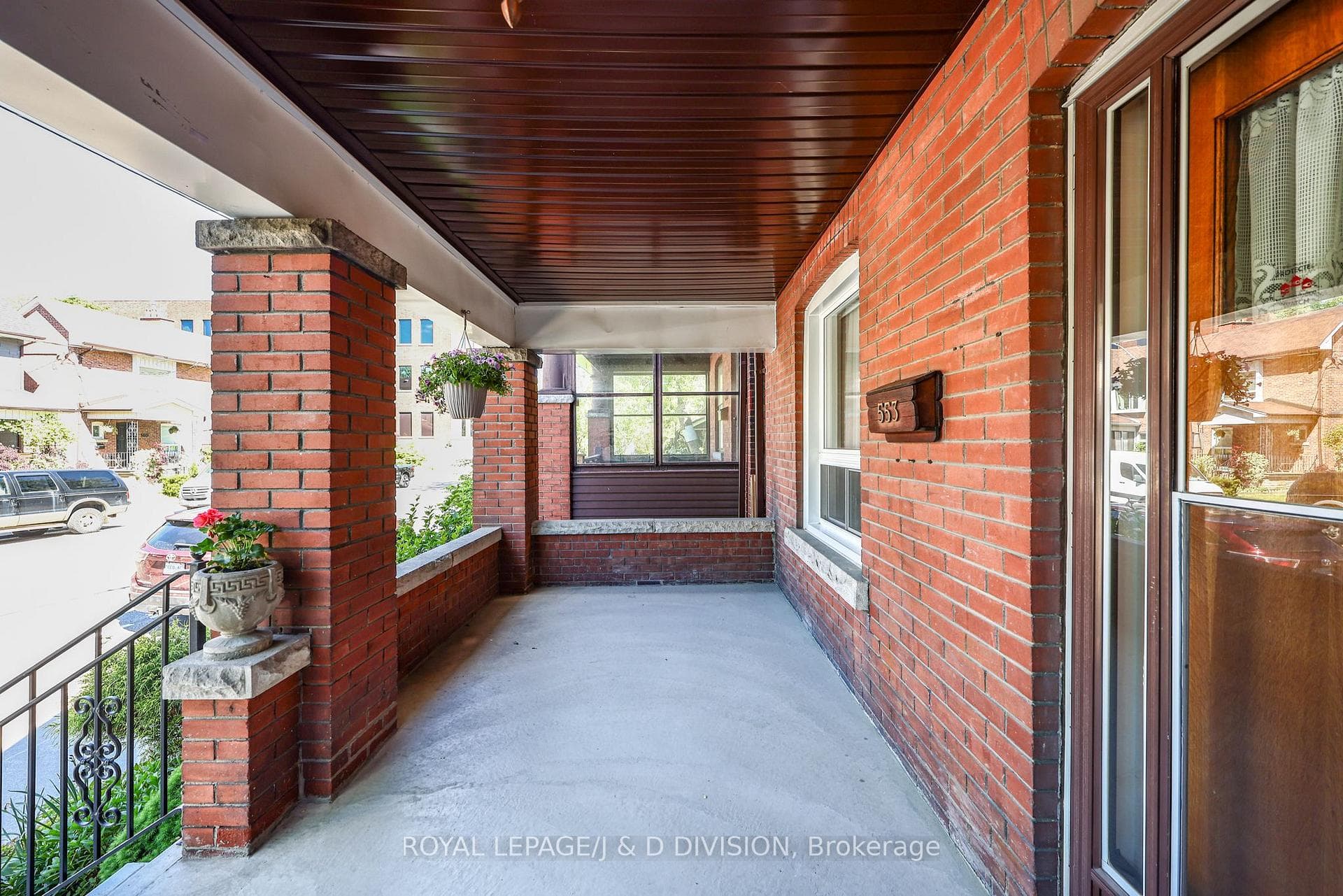 553 Runnymede Road photo 3