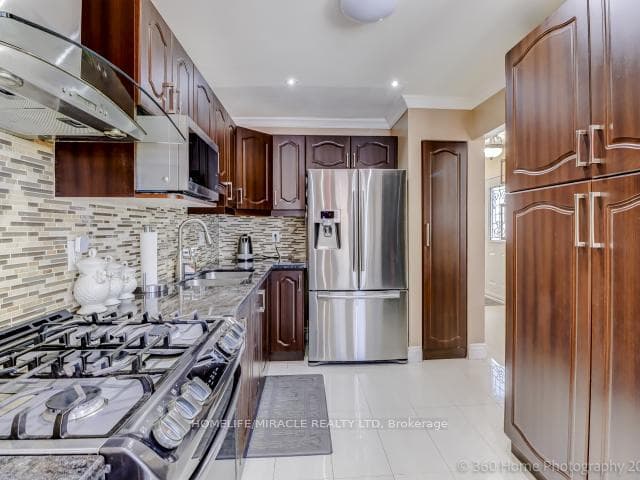 23 Pumfrey Crescent photo 11