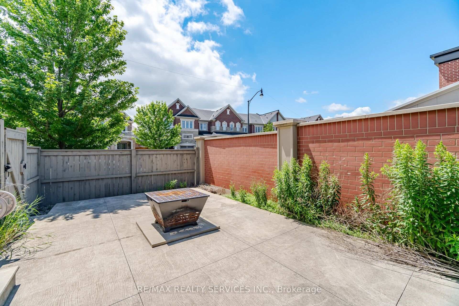 144 Baffin Crescent photo 38