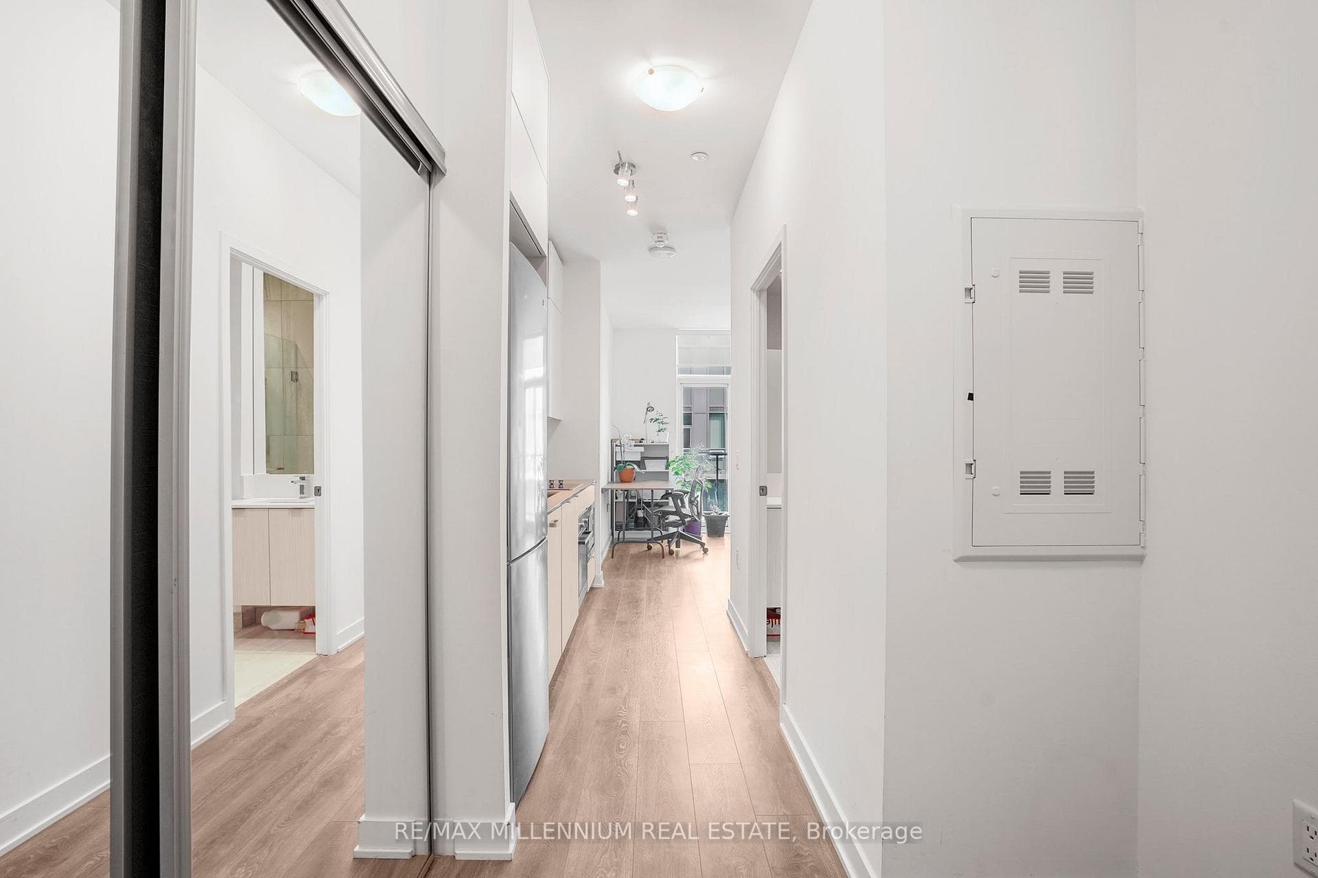 195 Redpath Avenue Unit PH16 photo 2