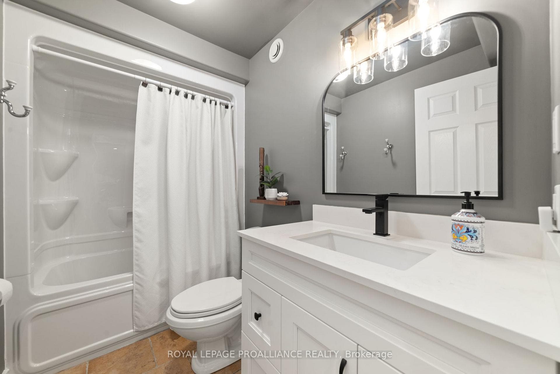 6 Hilton Place photo 35