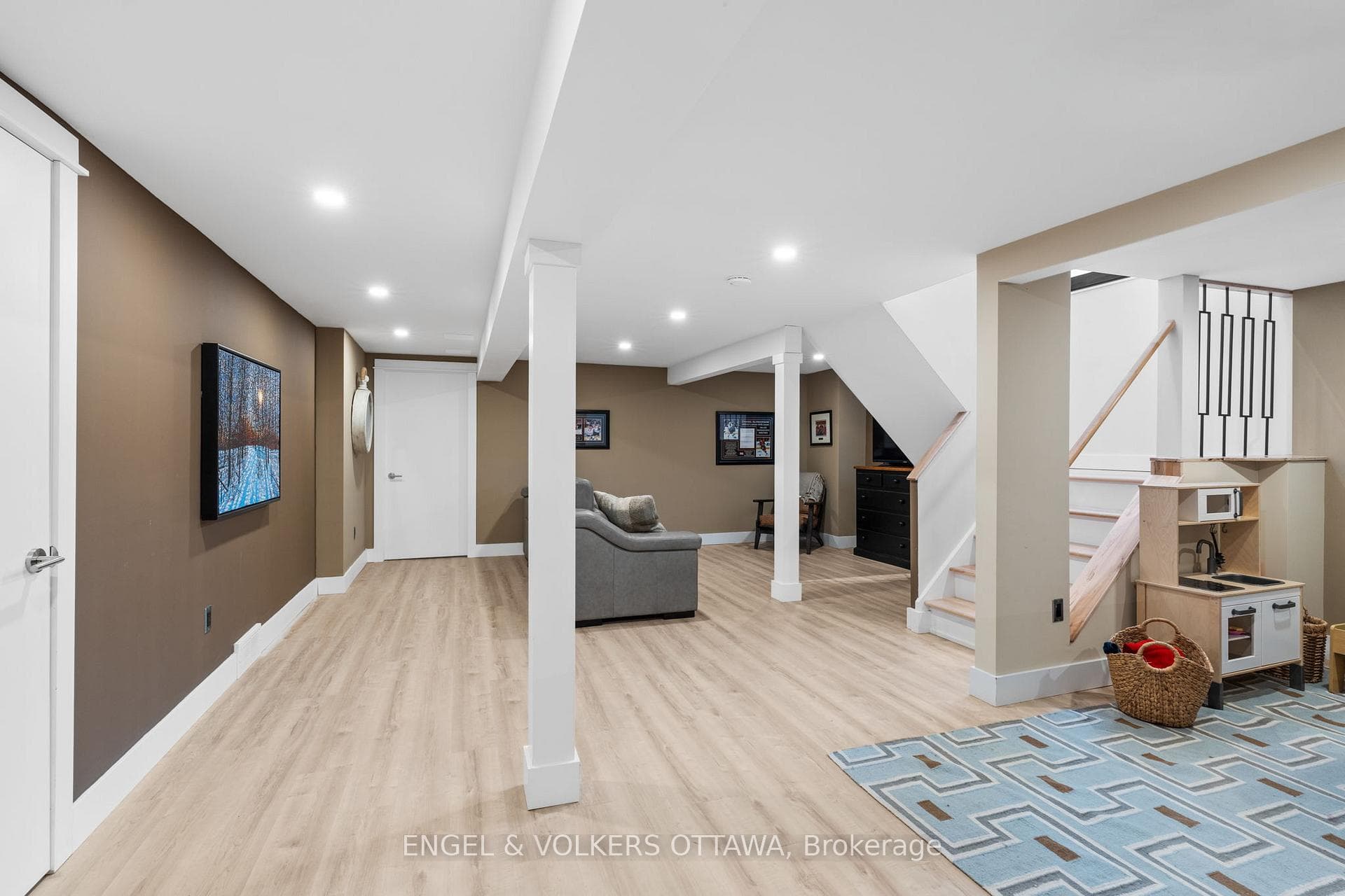 91 Varley Drive photo 35