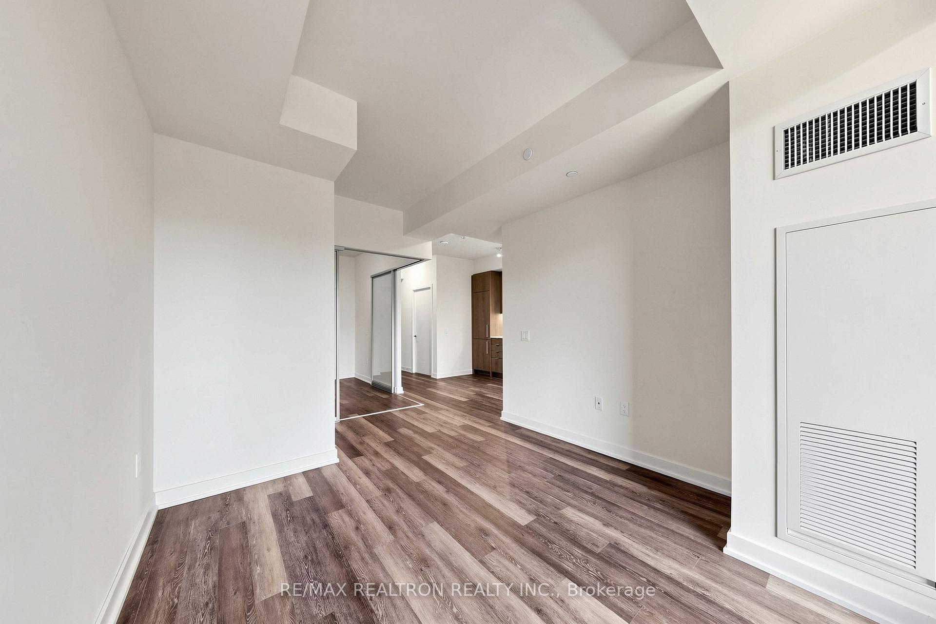 250 Lawrence Avenue Unit 701 photo 26