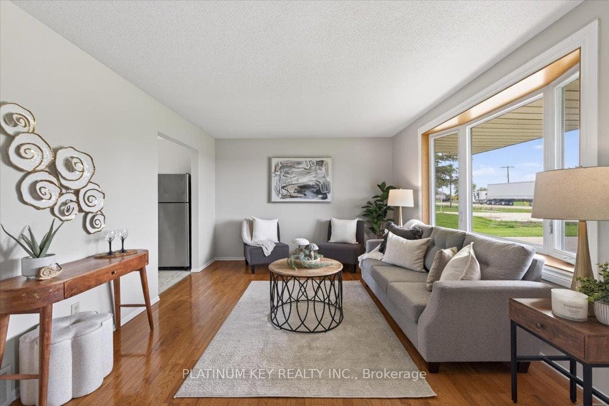 6460 Longwoods Road photo 5