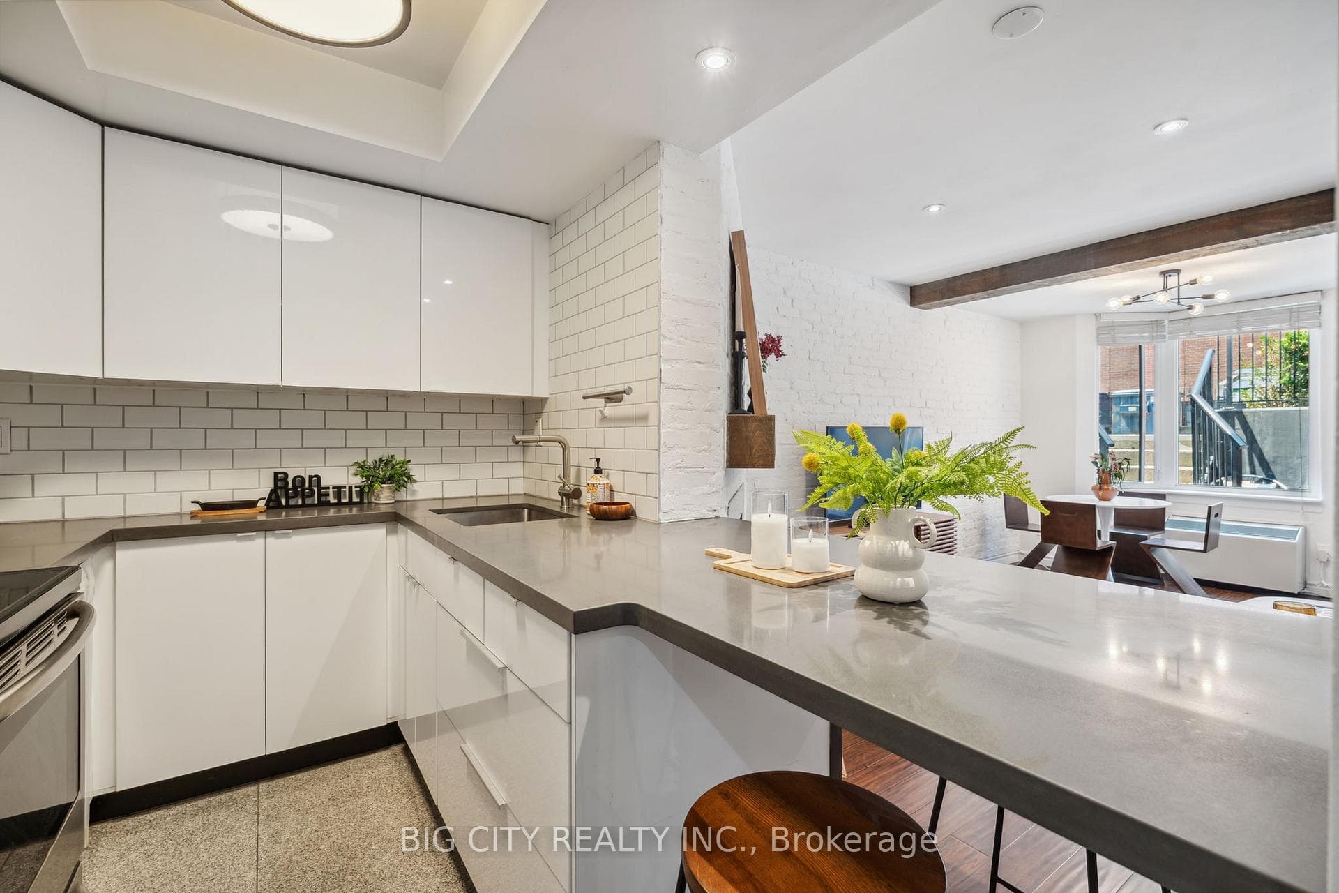 570 Wellington Street Unit 12B photo 11