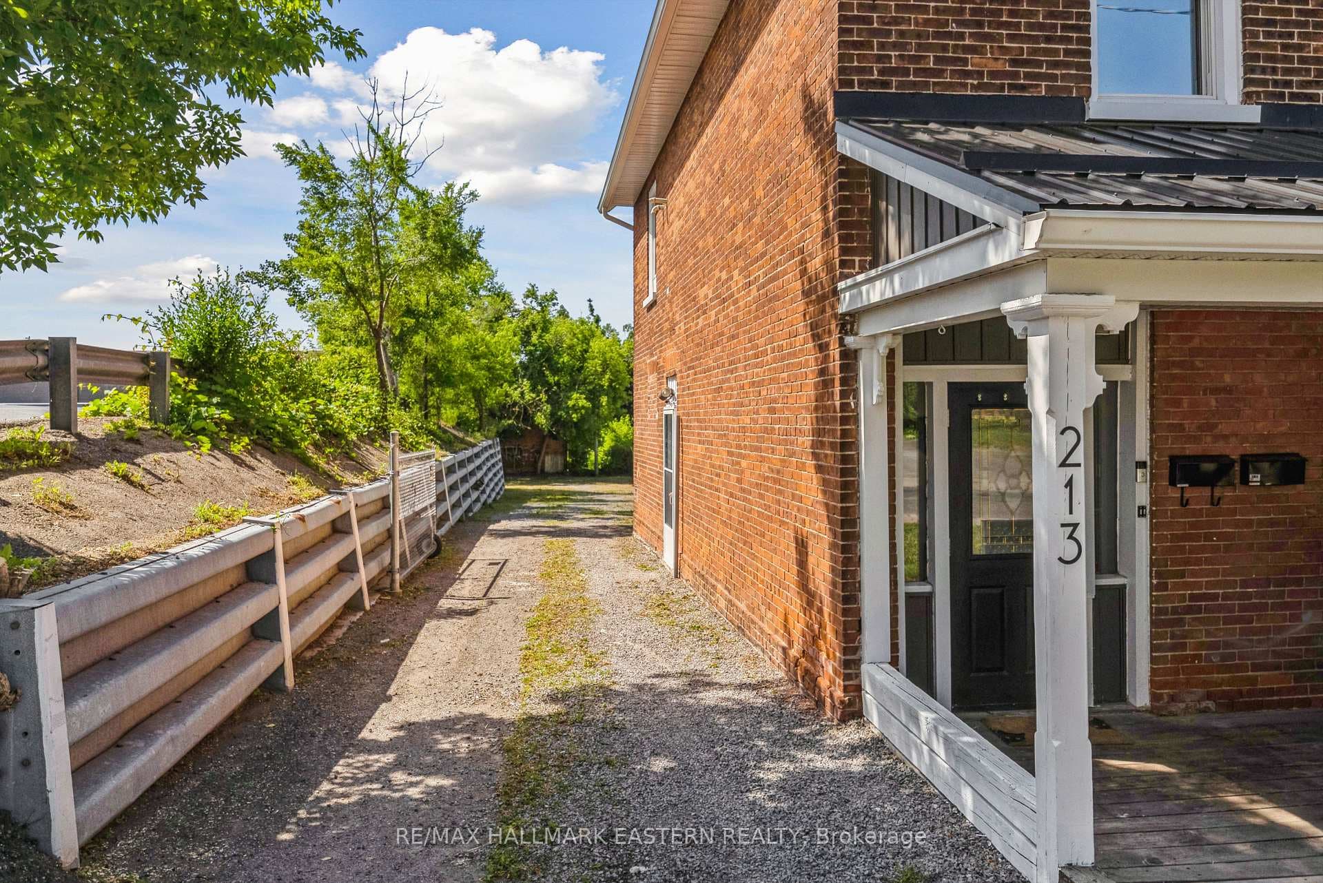 213 Brock Street photo 45