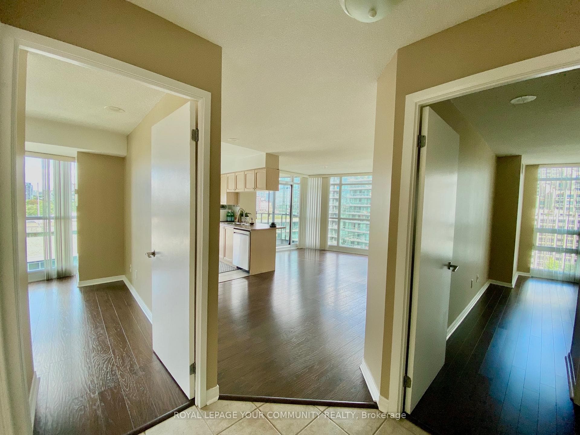 219 Fort York Boulevard Unit 1003 photo 5