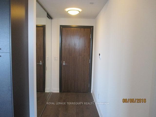 36 Park Lawn Road Unit 2703 photo 3