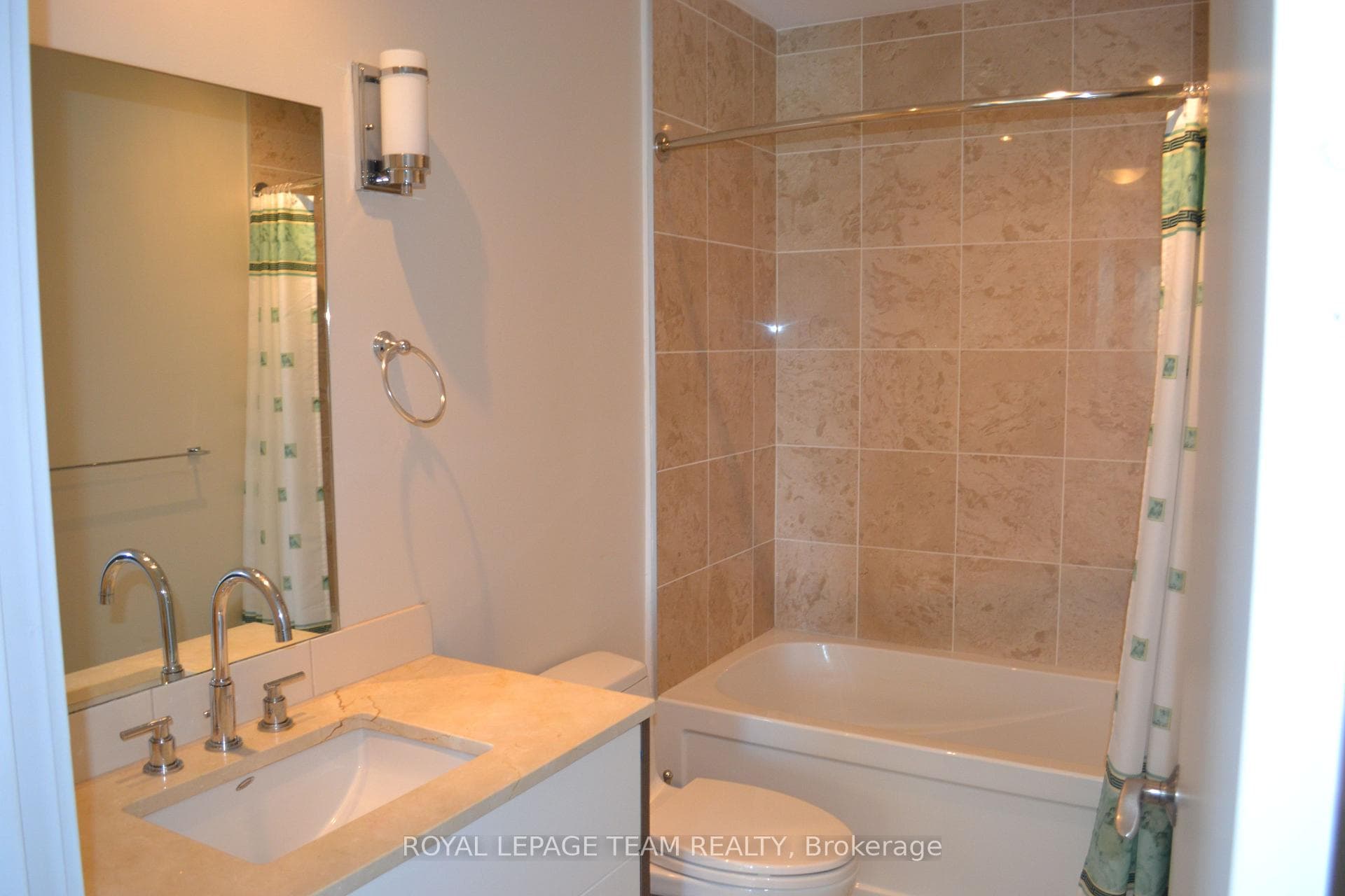 111 CHAMPAGNE Avenue Unit 607 photo 3