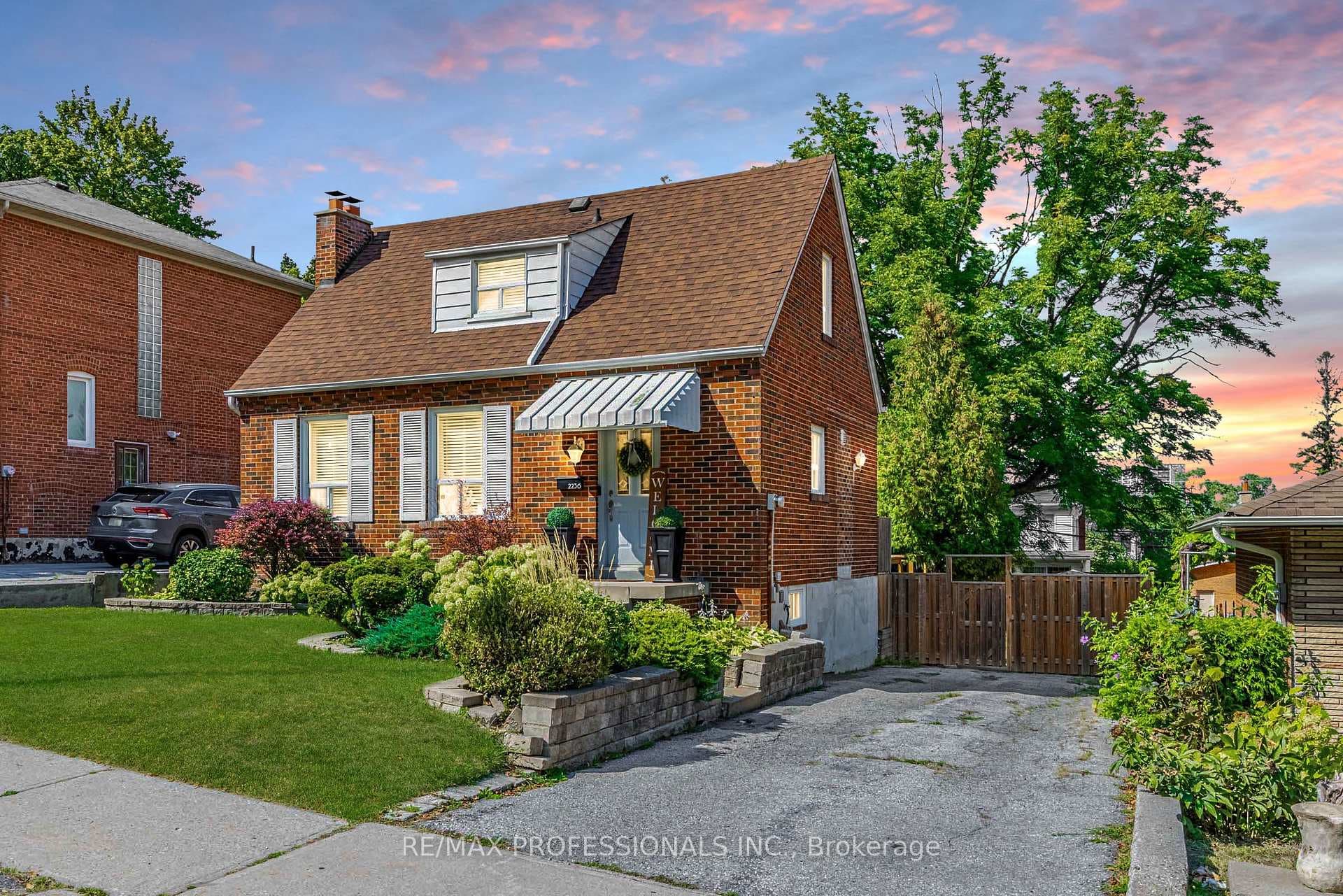2236 Lawrence Avenue photo 1