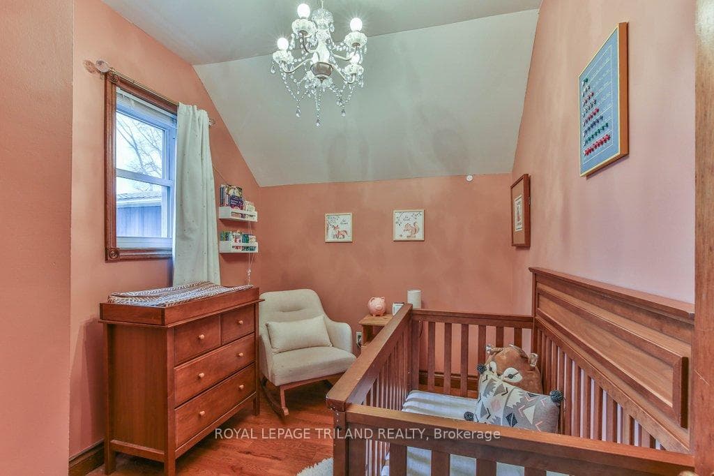 941 QUEENS Avenue photo 32