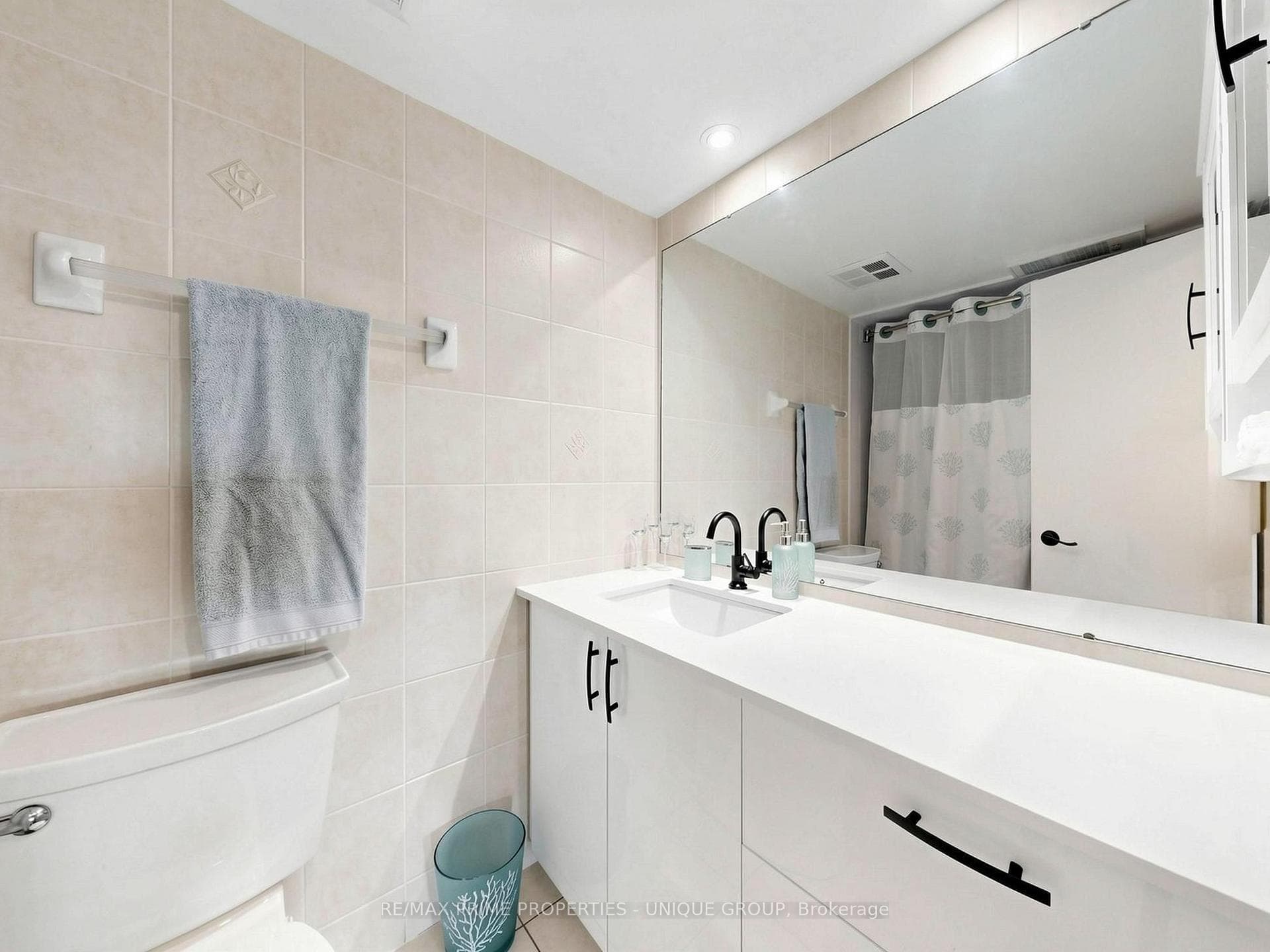 4 Pc Ensuite