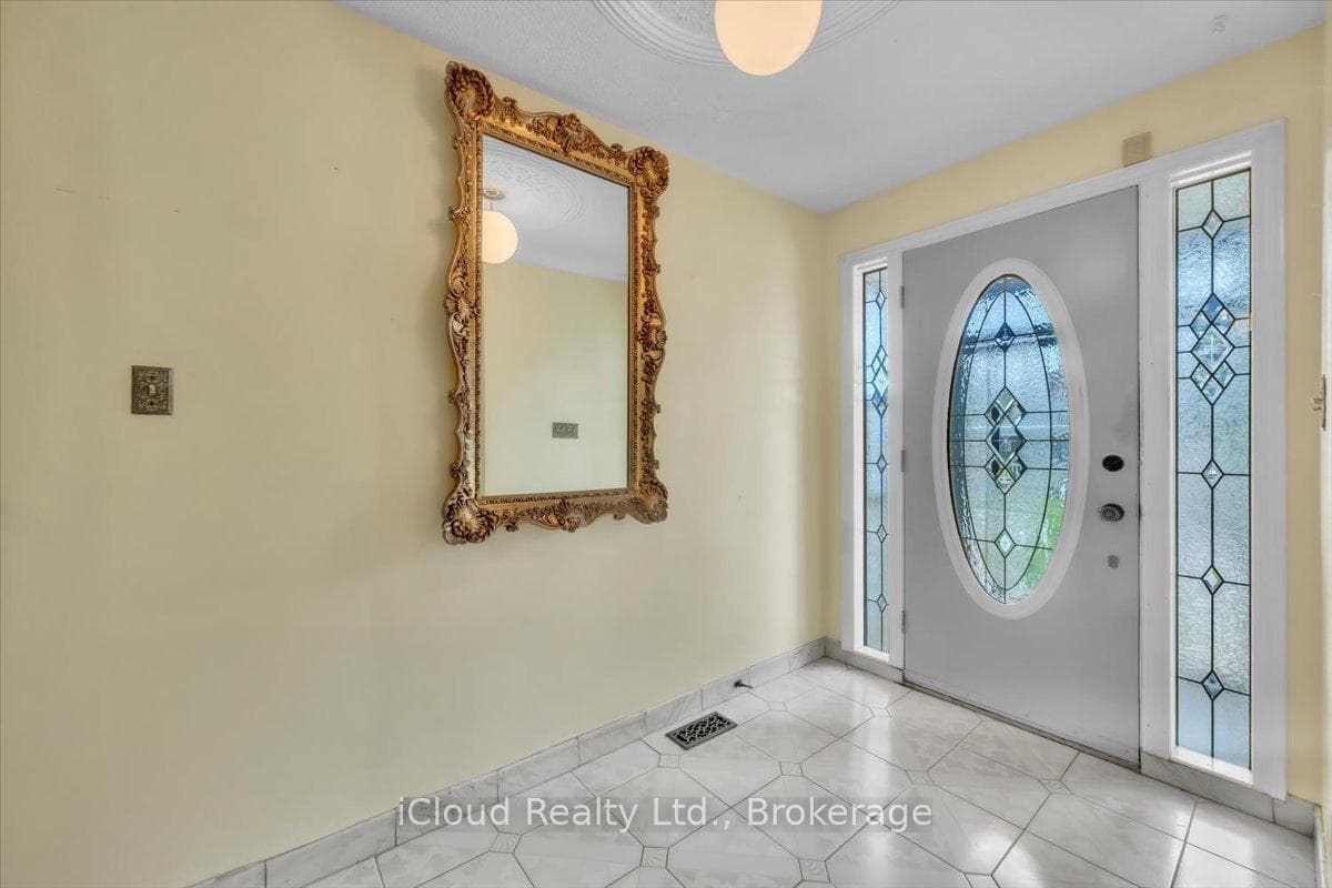 562 Harvie Avenue photo 3