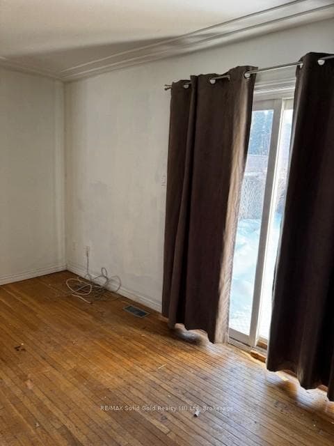 316E Bluevale Street photo 4