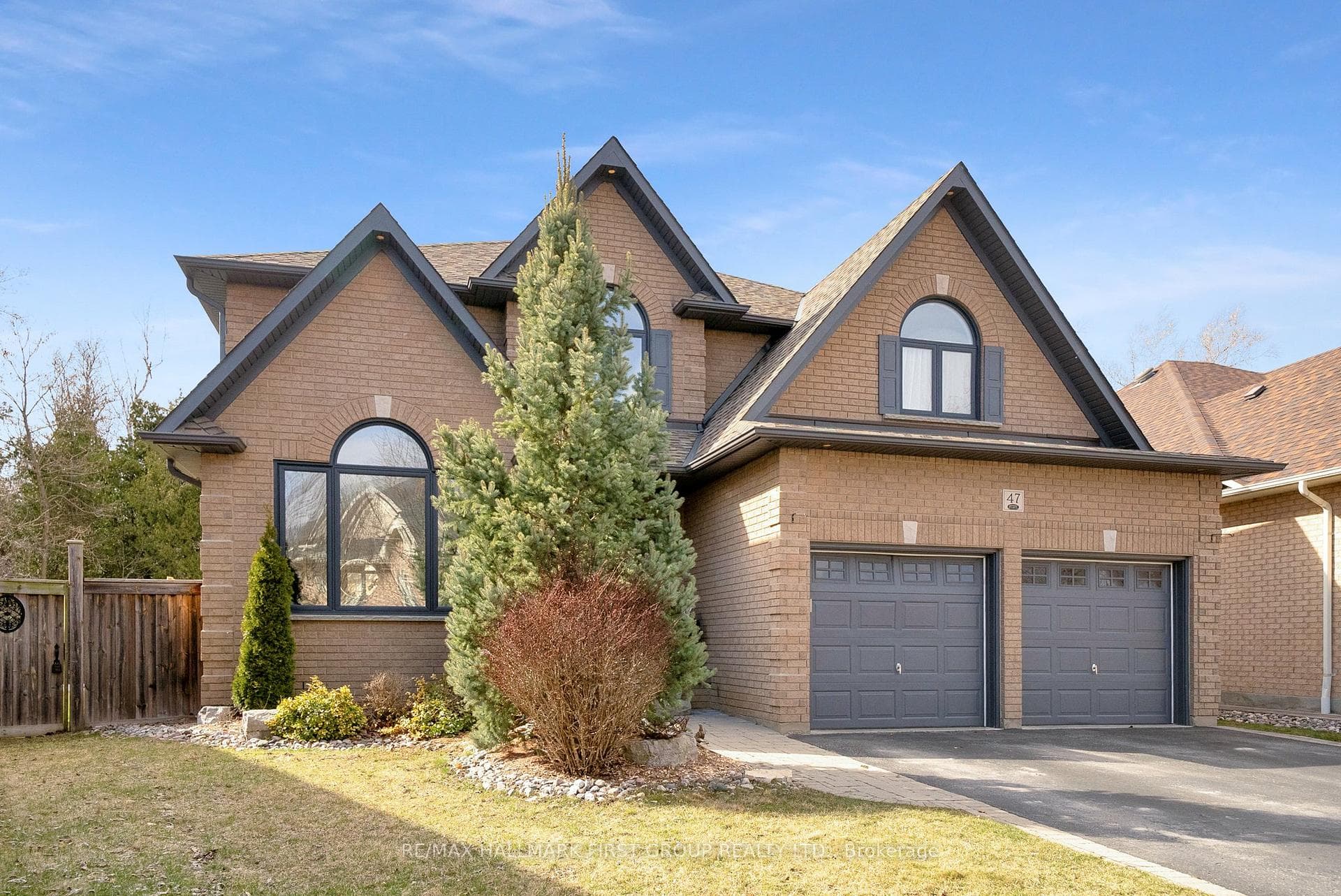47 Pebblebrook Crescent photo 1