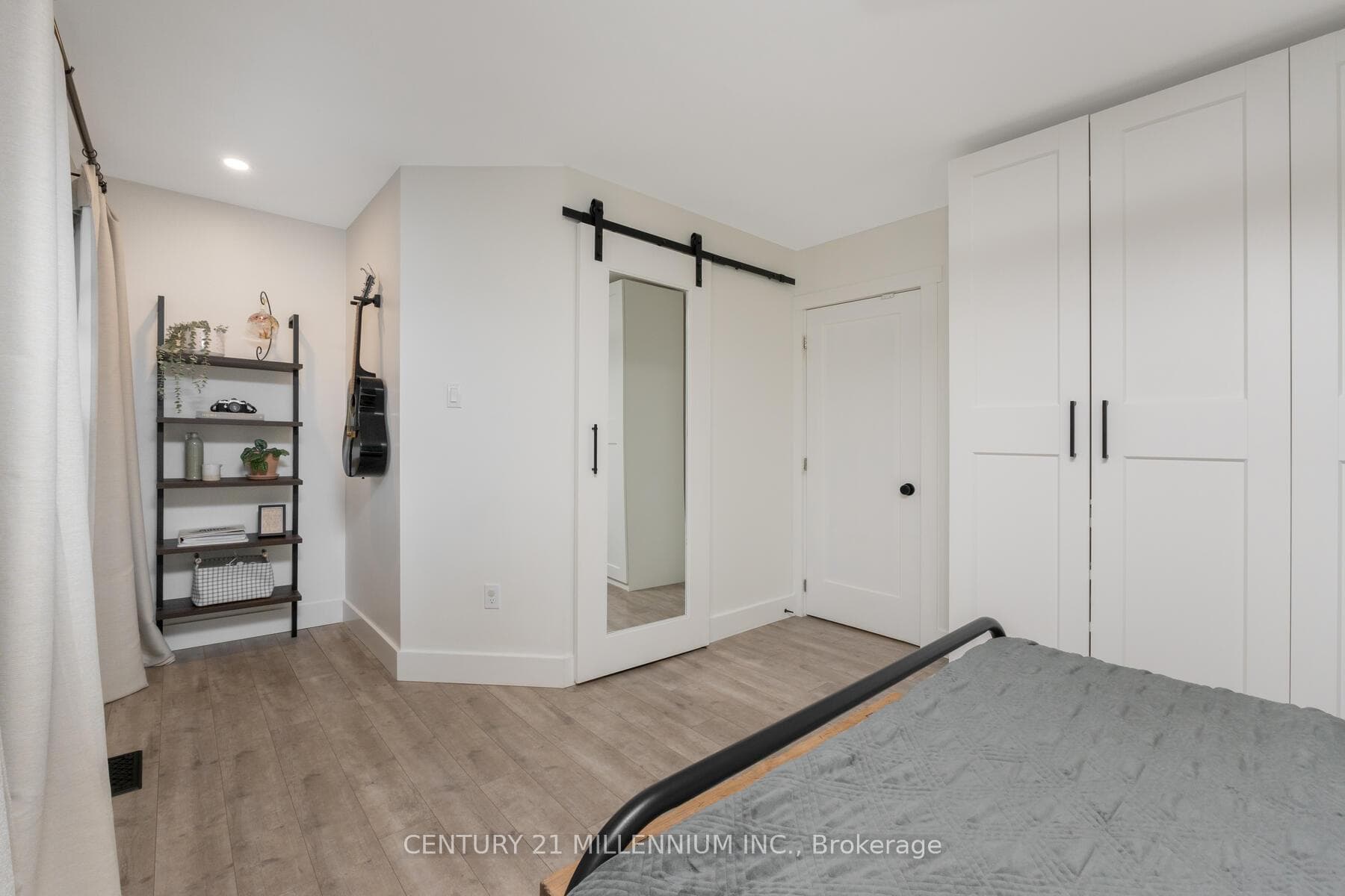 110 Zina Street photo 17