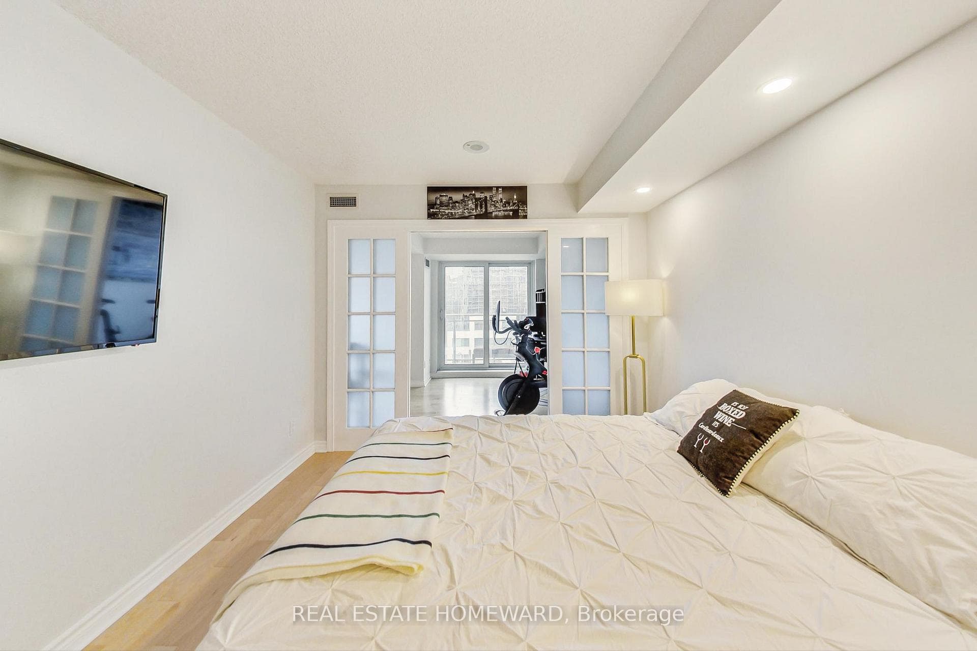 410 Queens Quay Unit 616 photo 17