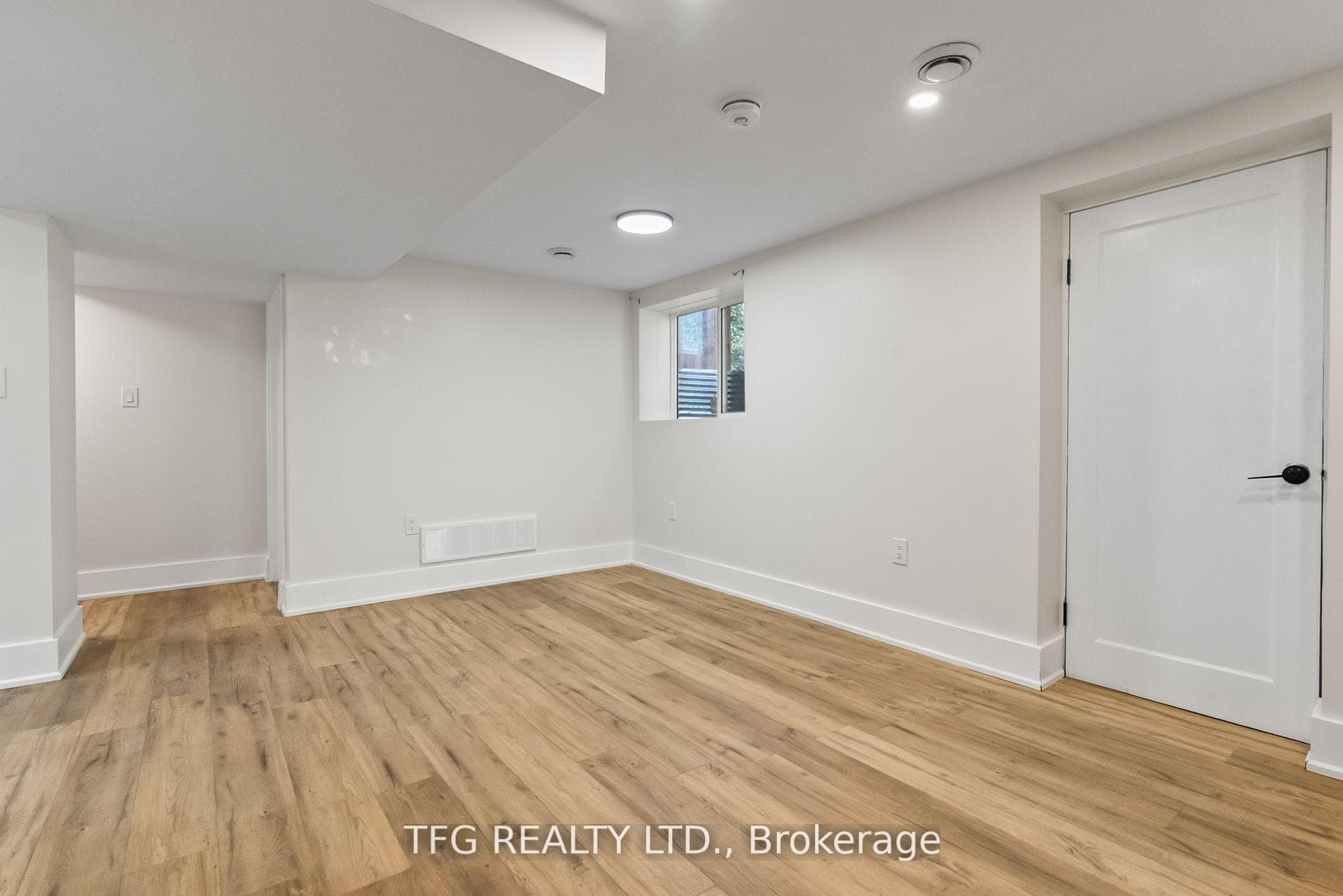 748 Chesterton Avenue photo 25