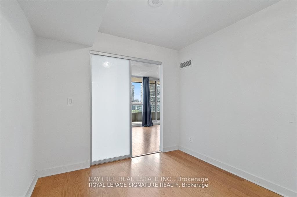 320 Richmond Street Unit 1018 photo 13