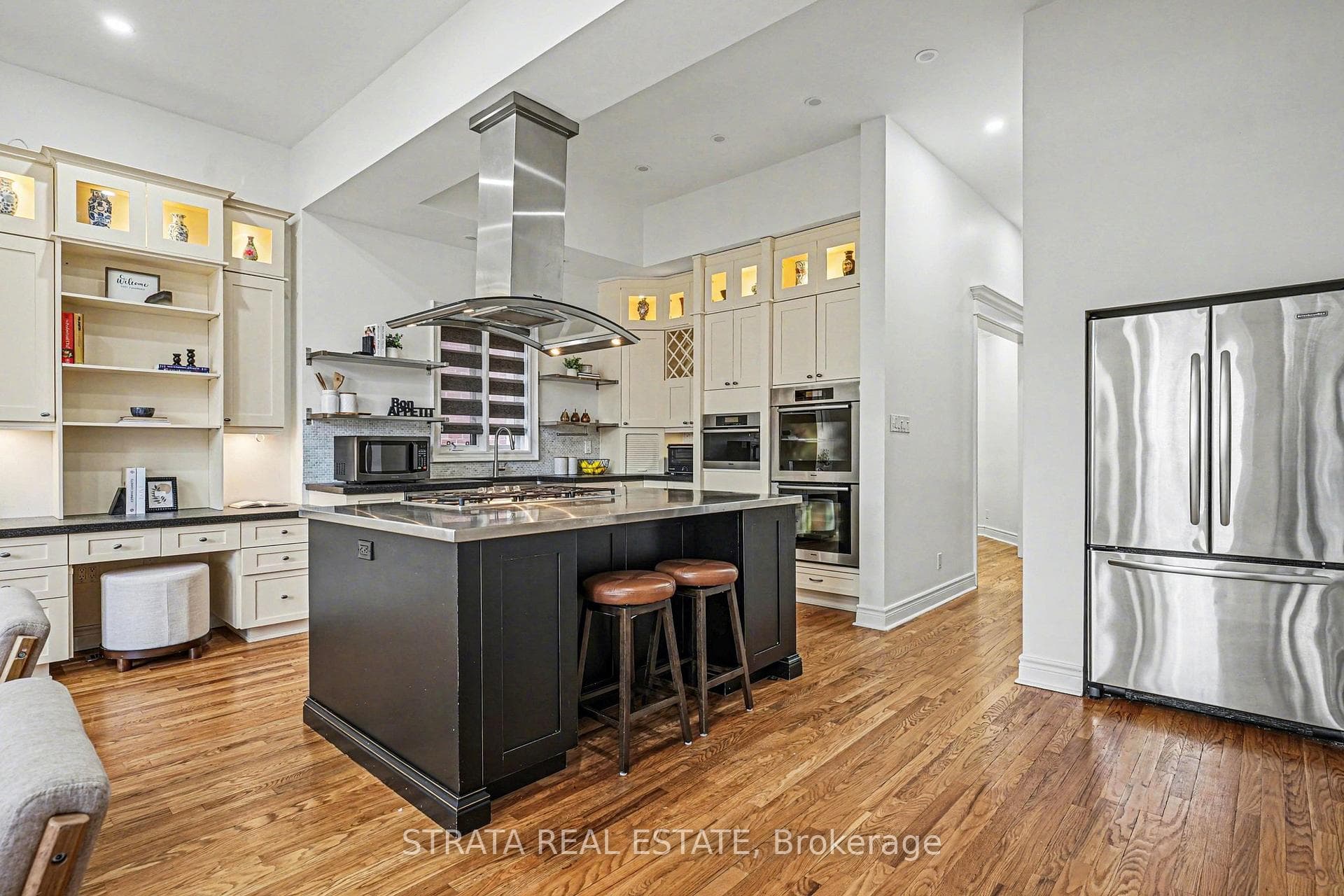 423 Manor Road photo 1