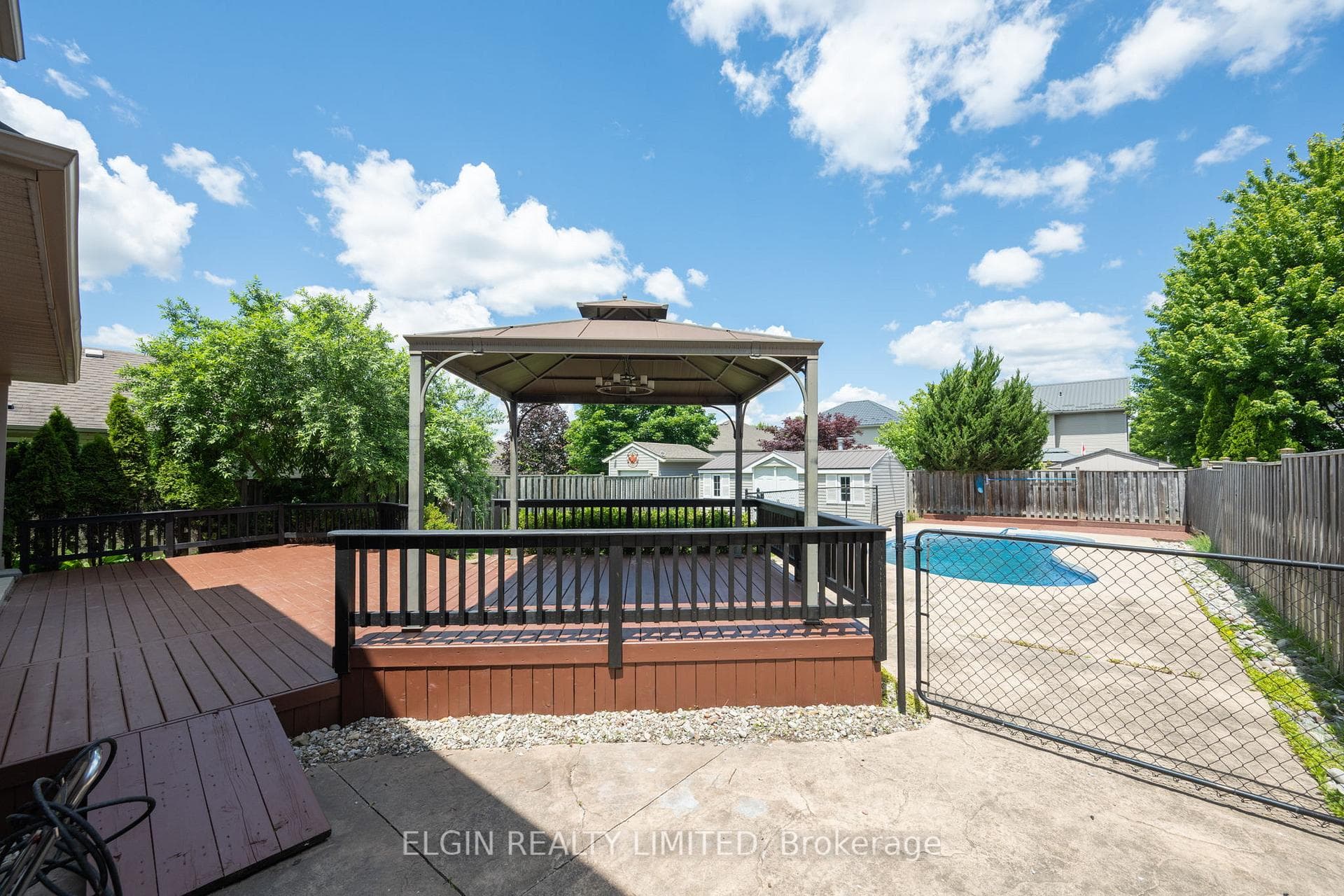 11 Kensington Court photo 26