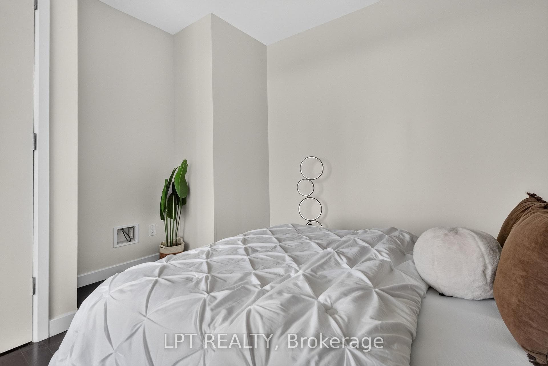 201 Parkdale Avenue Unit 1004 photo 18