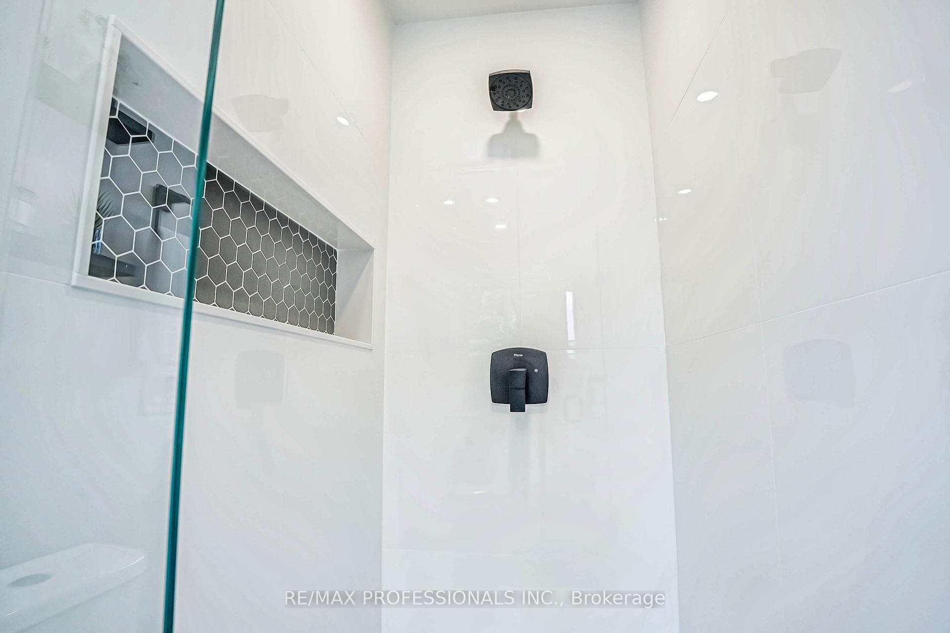 130 Dunsdon Street photo 31