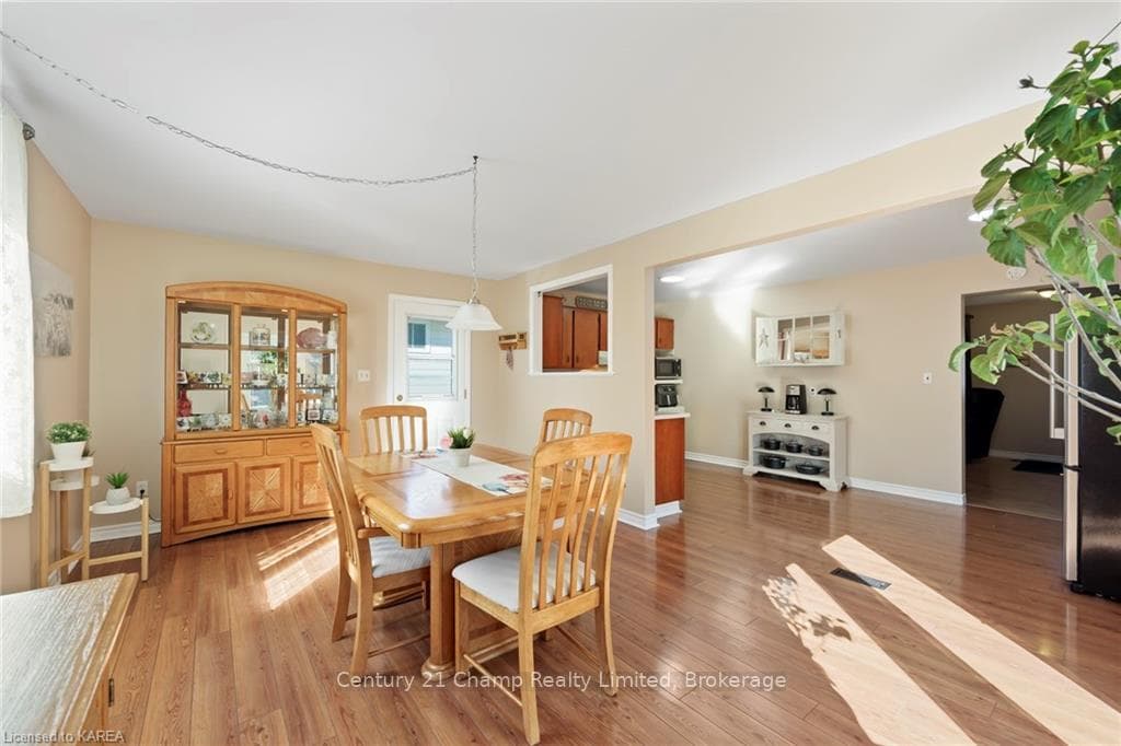 1314 WAVERLEY Crescent photo 18