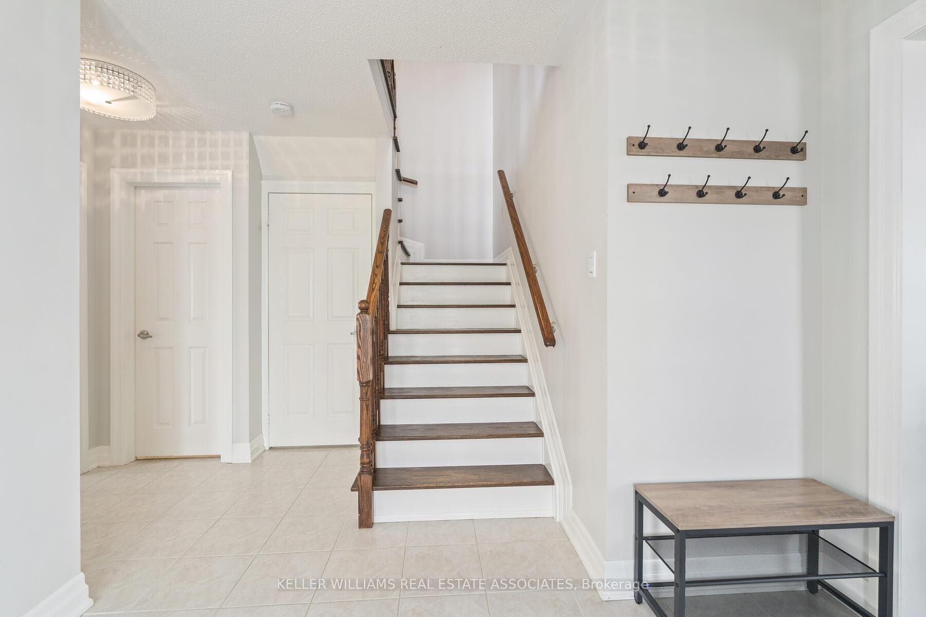 1 Lismer Crescent photo 18