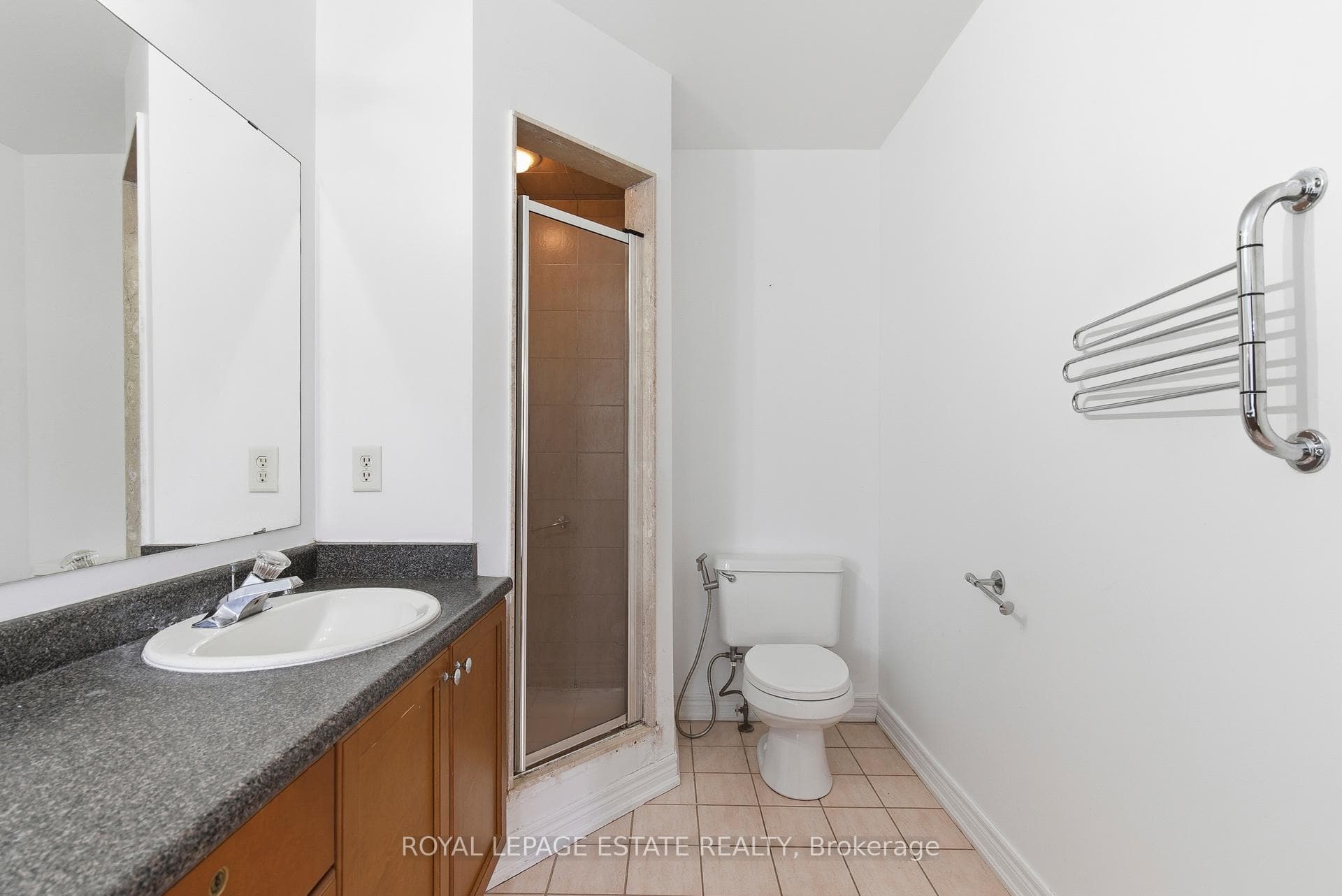 8 Venture Avenue photo 23