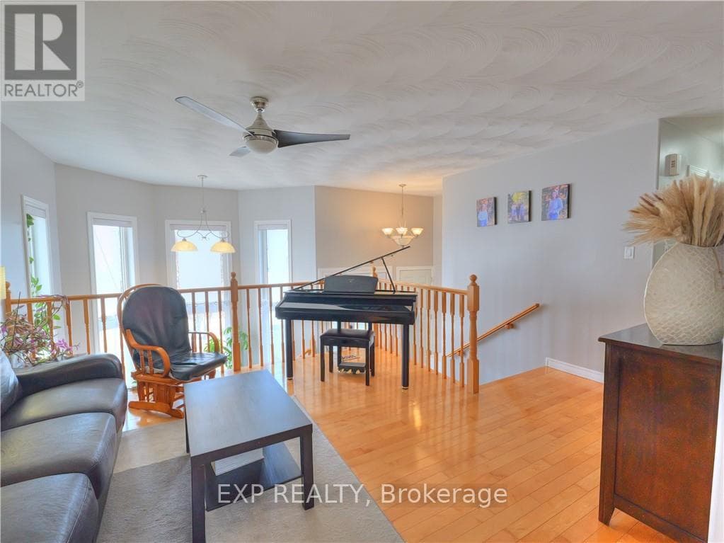 4343 Chateau Crescent photo 11
