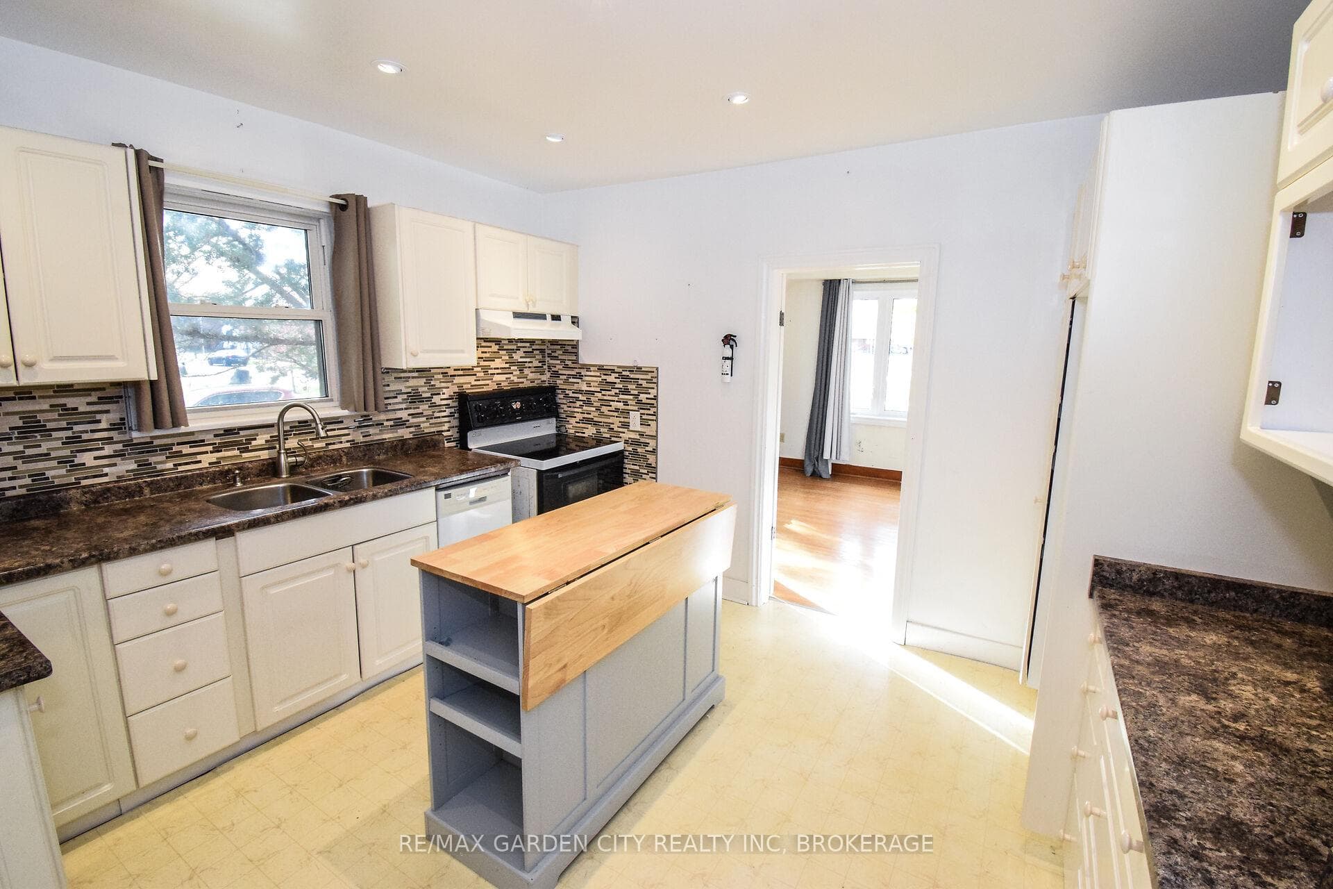 115 Marshall Avenue photo 17