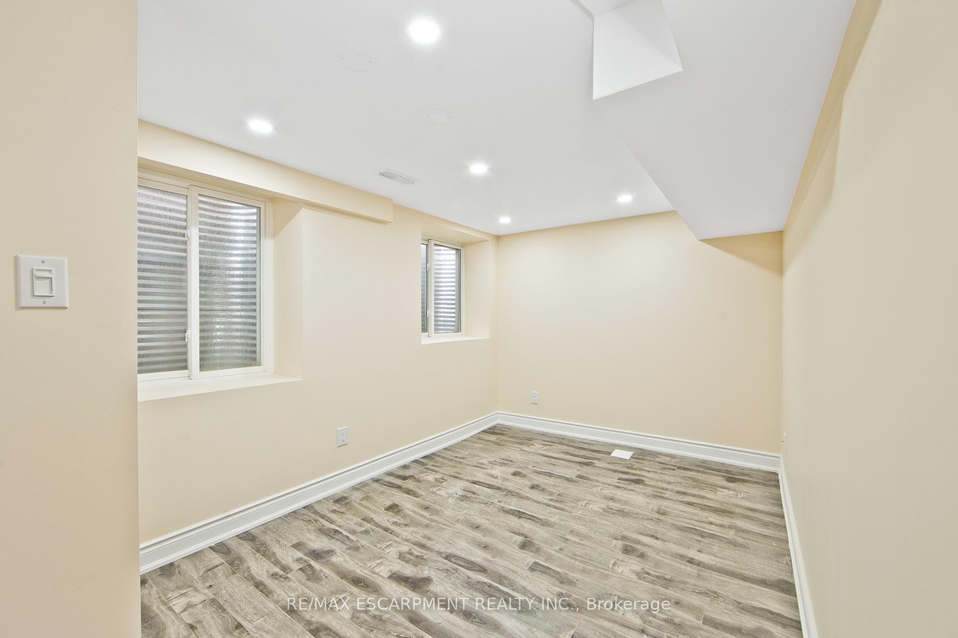 307 Hinton Terrace photo 26