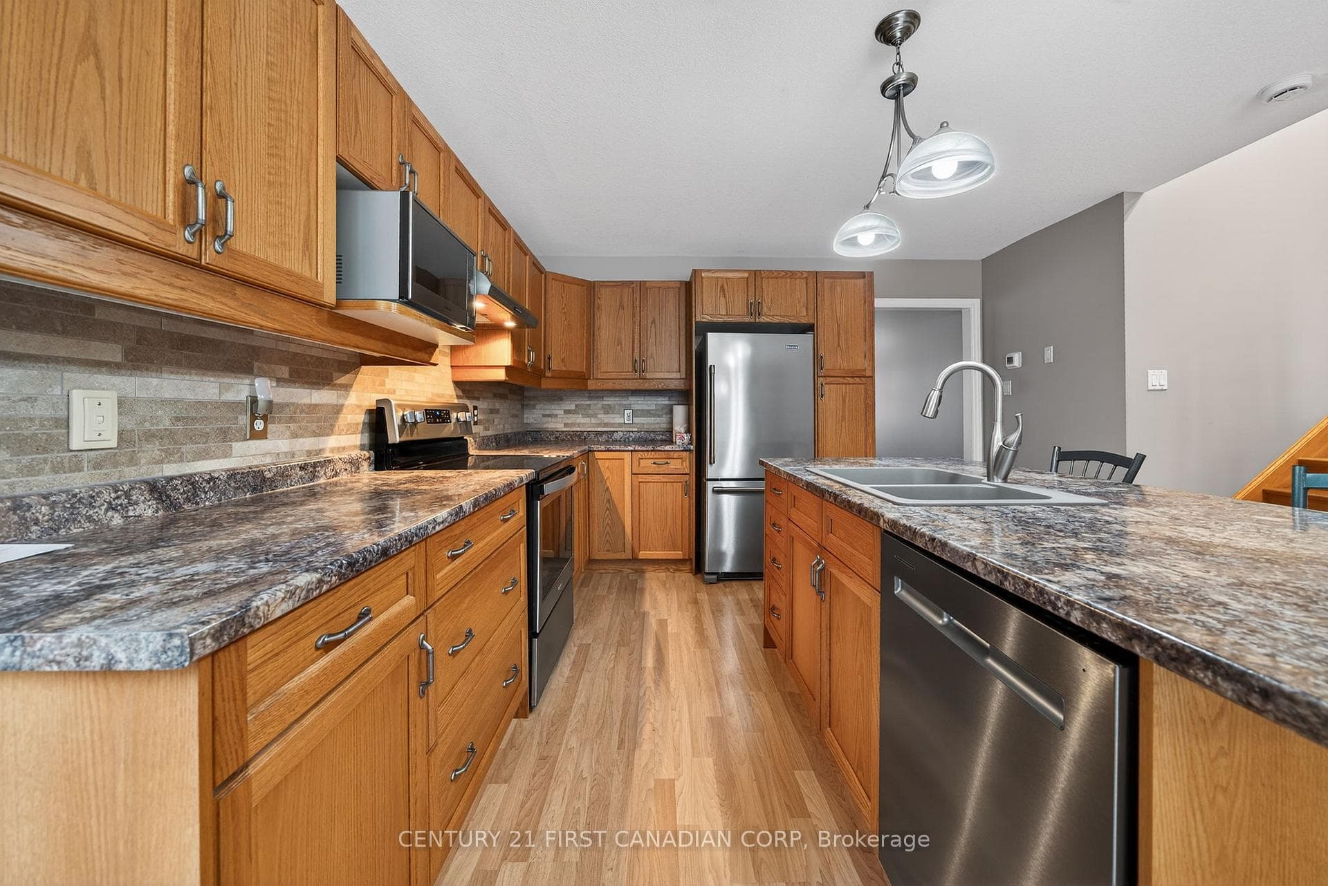 33 Juniper Crescent photo 9