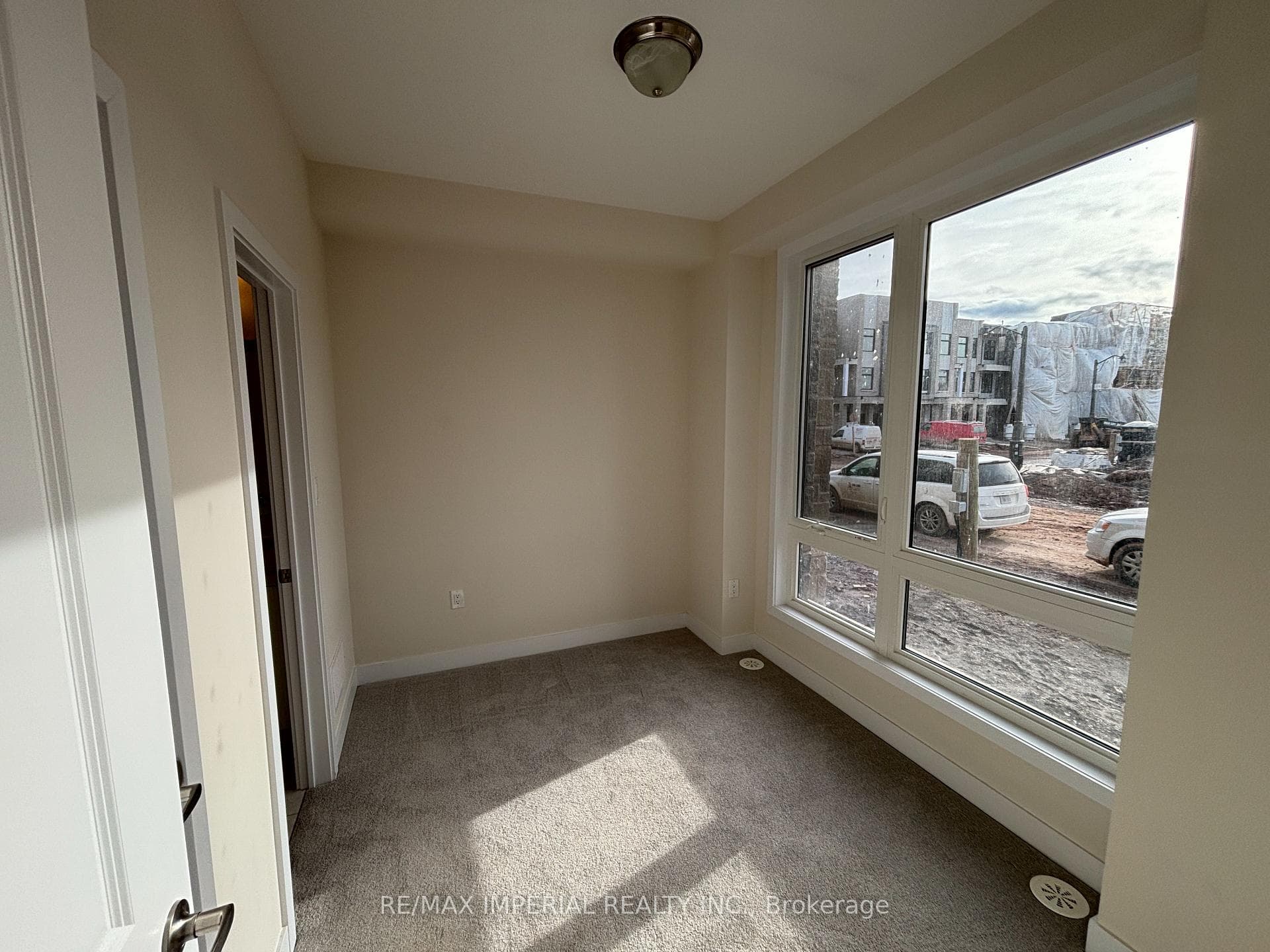 3085 Welsman Gardens photo 3