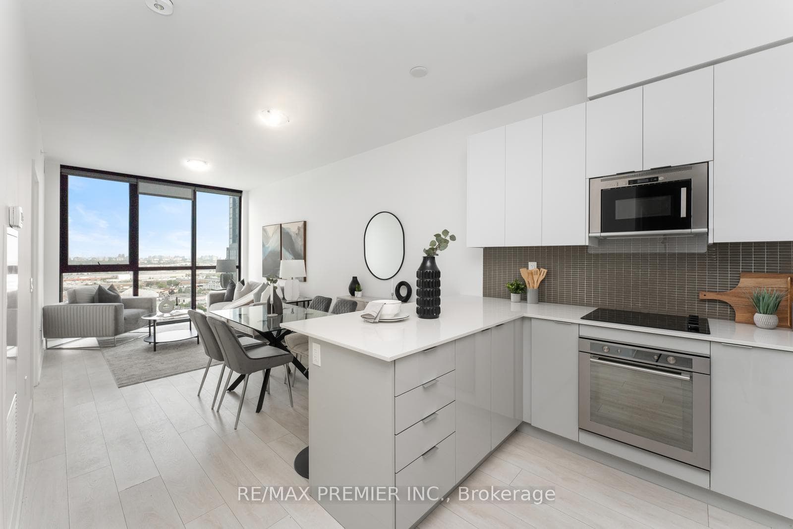 2916 Highway 7 Road Unit 2010 photo 2