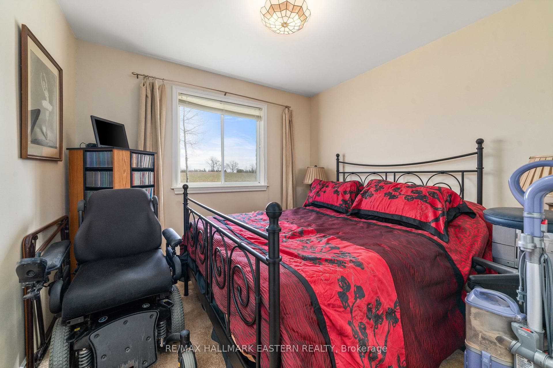 2nd bedroom