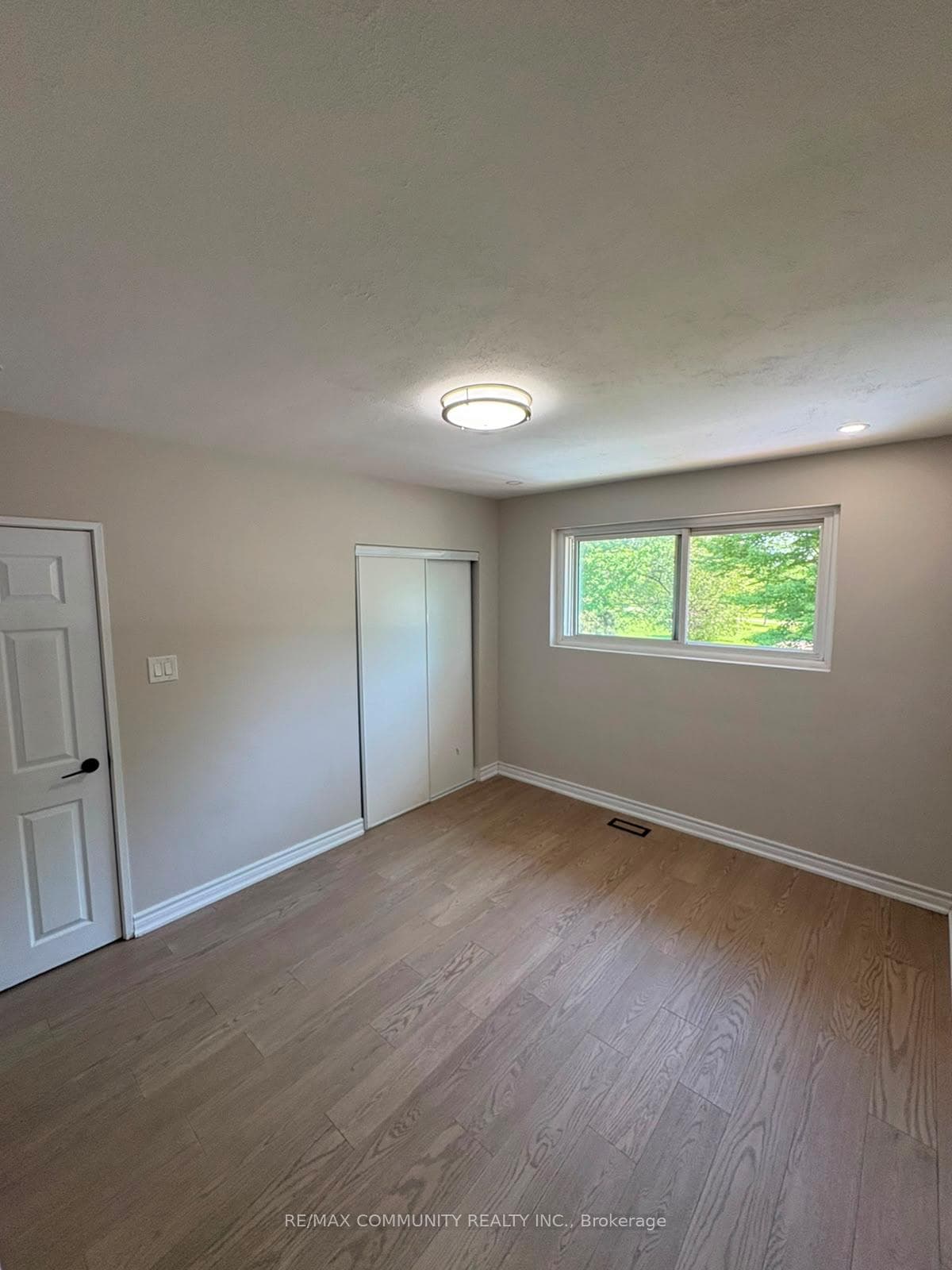 56 Stonehenge Crescent photo 10