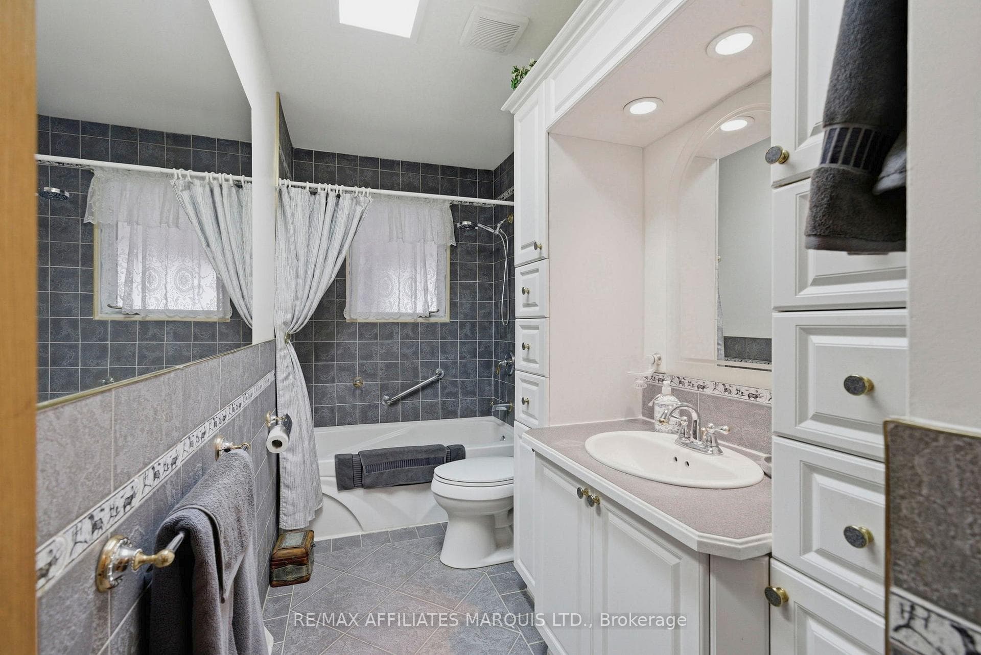 1212 Brodeur Street photo 24