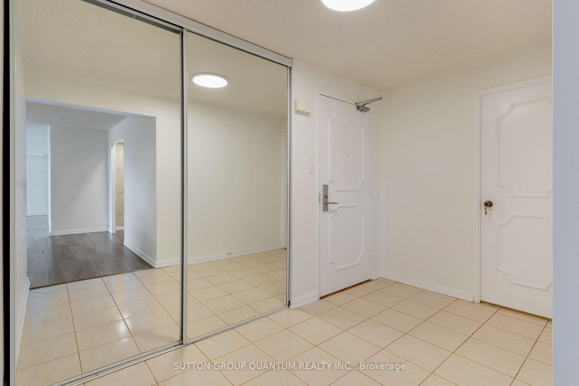 1400 Dixie Road Unit 605 photo 4